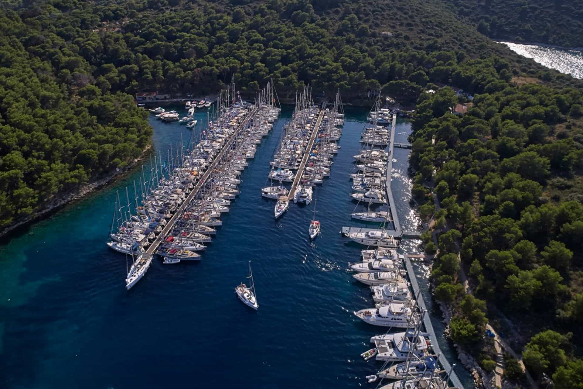 aci marina palmizana hvar charter