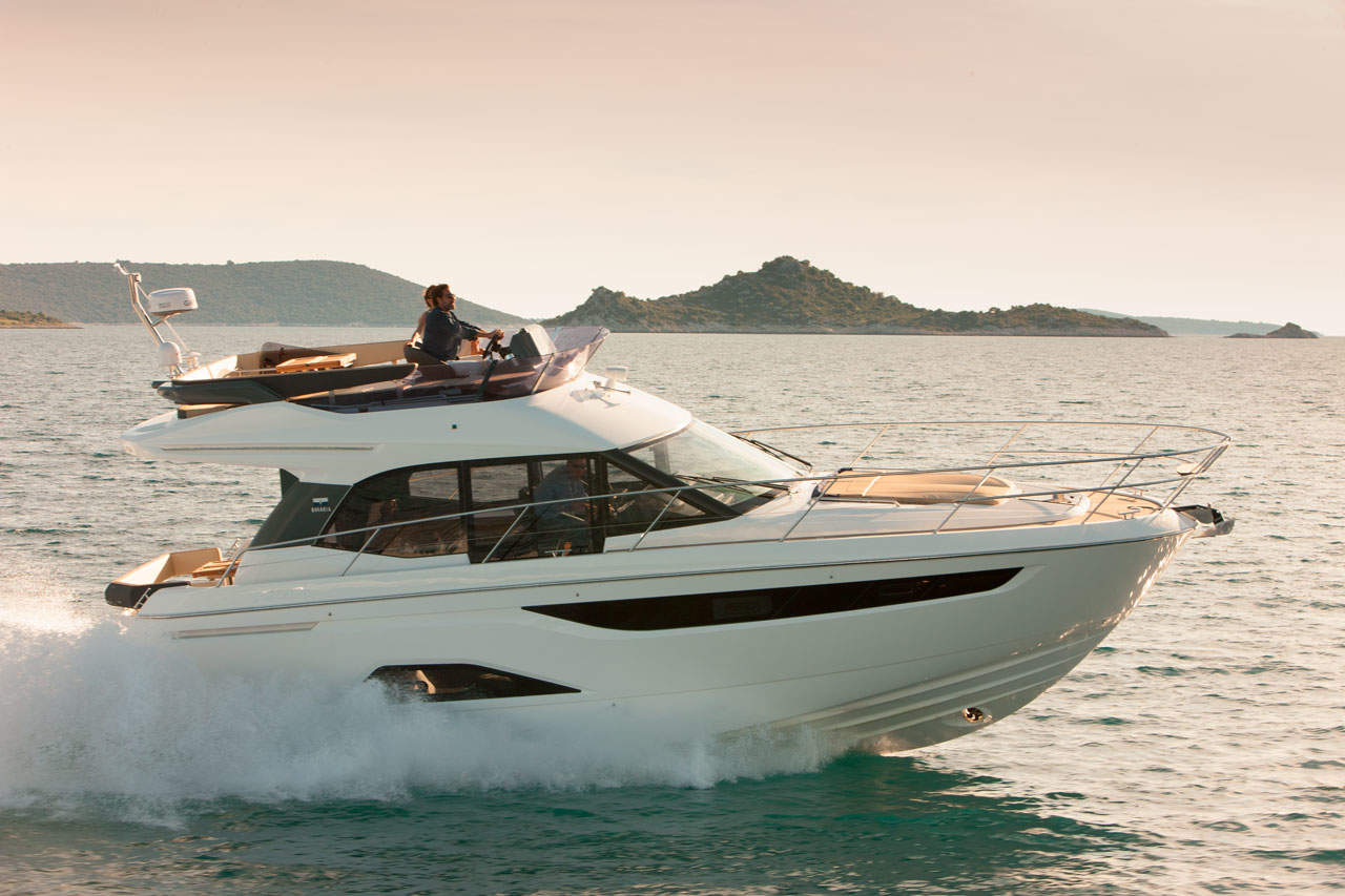 Bavaria R40 motoryacht review