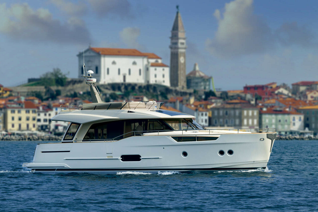 Greenline 48 motoryacht review