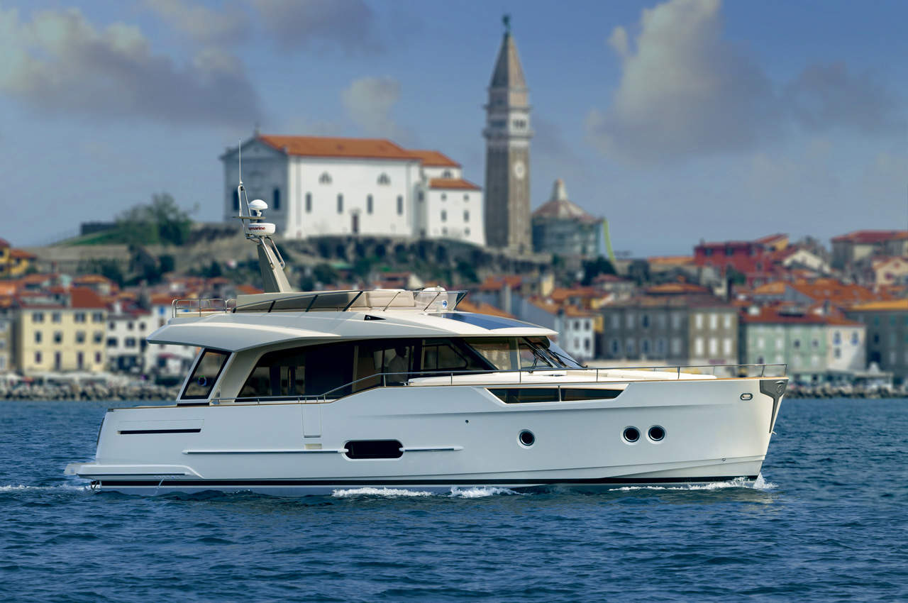 Greenline 48 motoryacht review