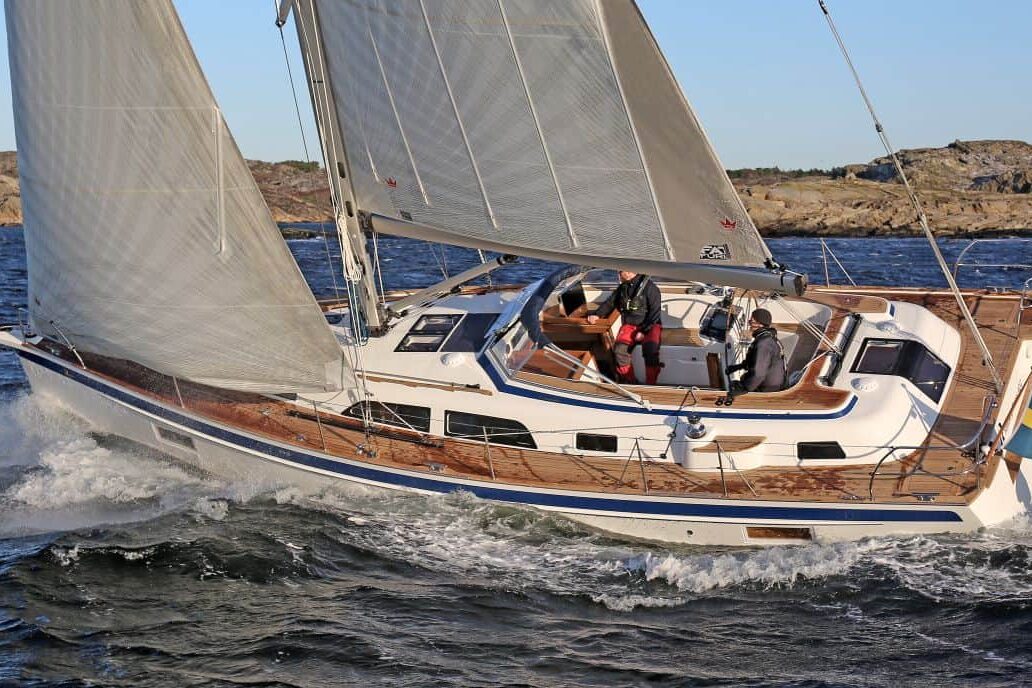 Hallberg-Rassy 40C sailing