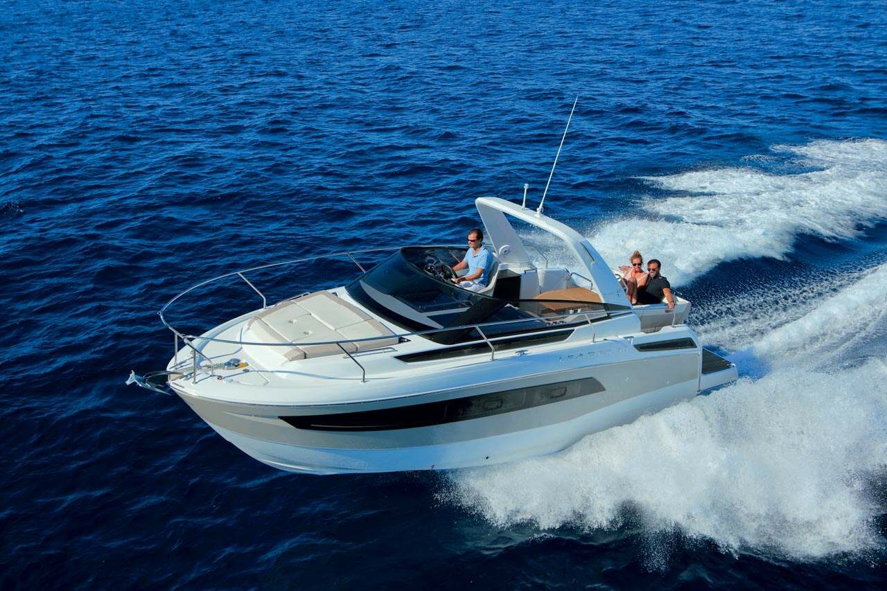 Jeanneau Leader 30 motorboat review