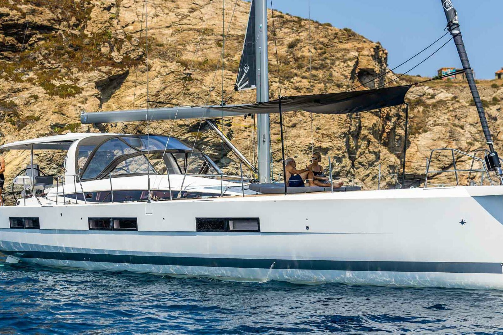 Jeanneau Yachts 60 side view