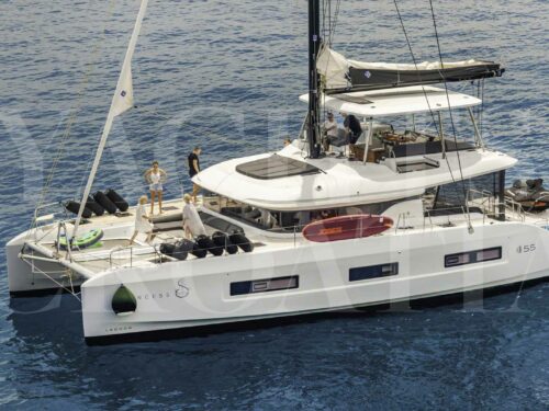 Luxury catamaran Lagoon 55 main