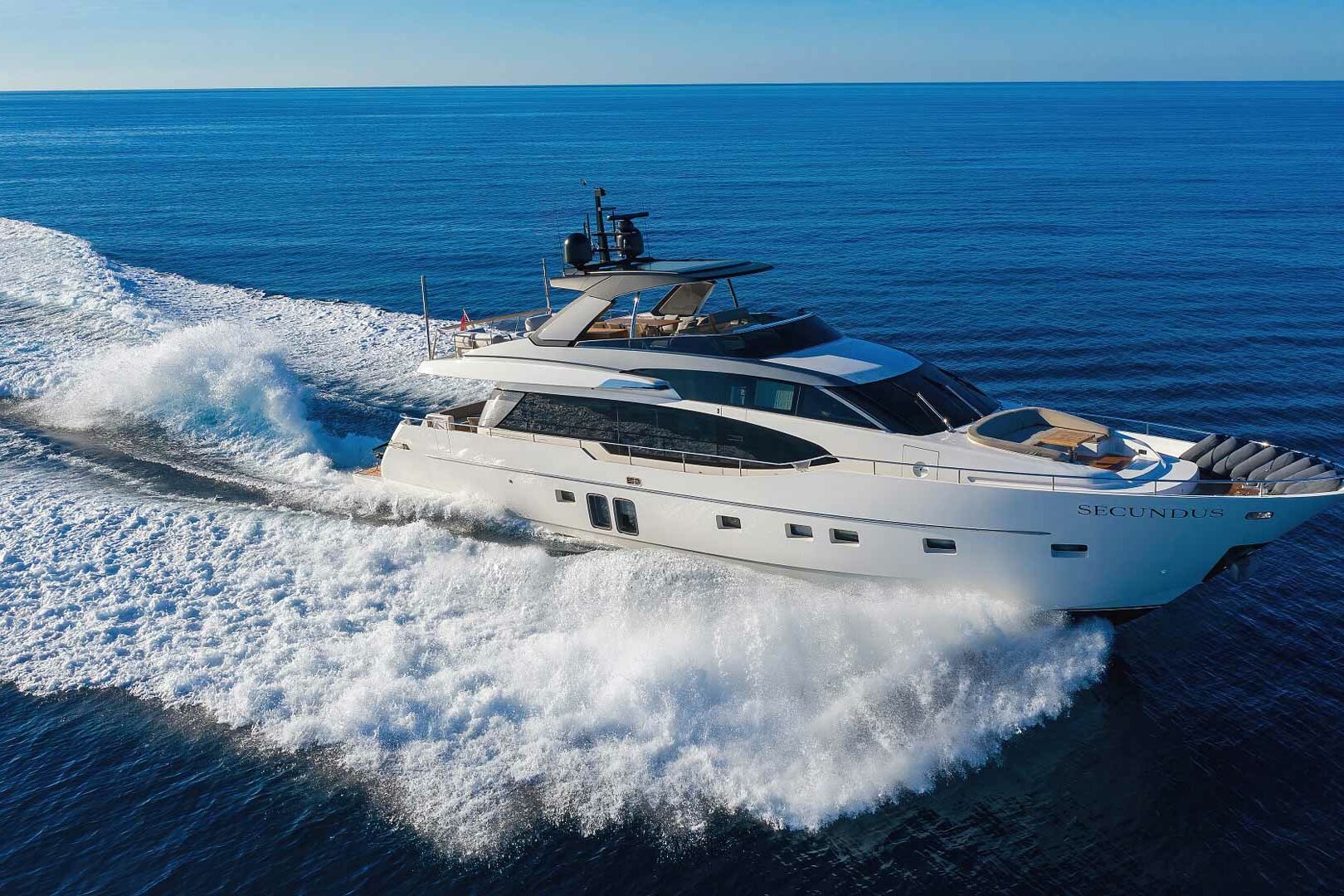 Luxury yacht Secundus sea running