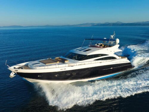 Luxury yacht Princess V85 Agave running