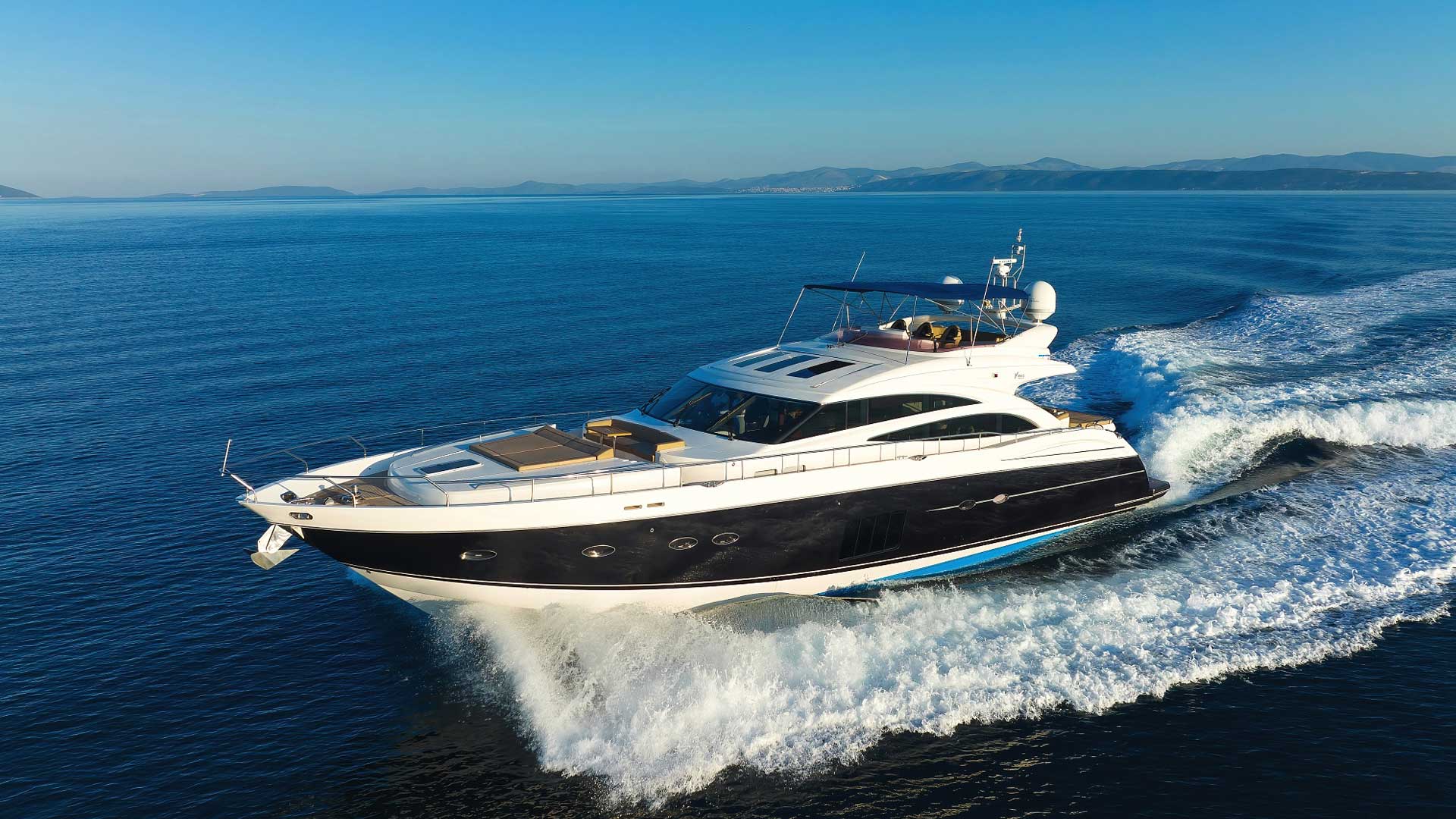 Luxury yacht Benetti Happy Me sunset port side