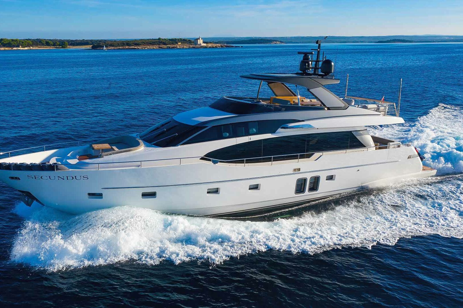 Luxury yacht Secundus running port side