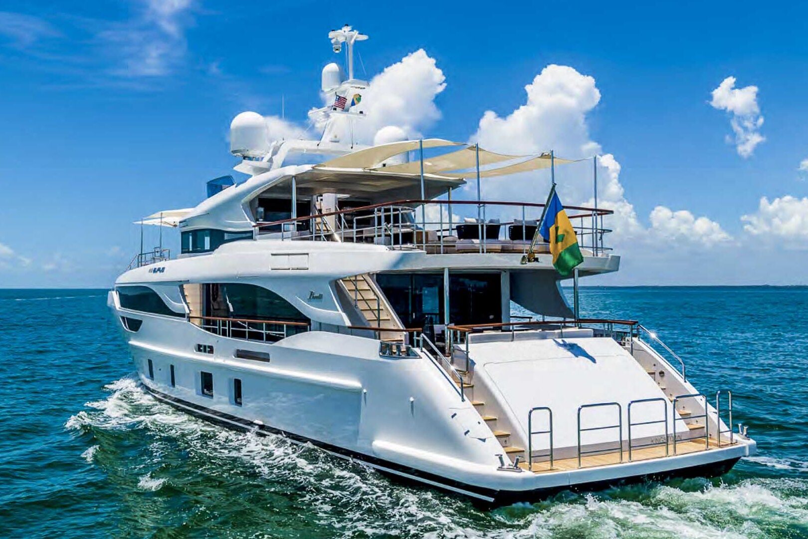 Benetti Delfino 95 stern