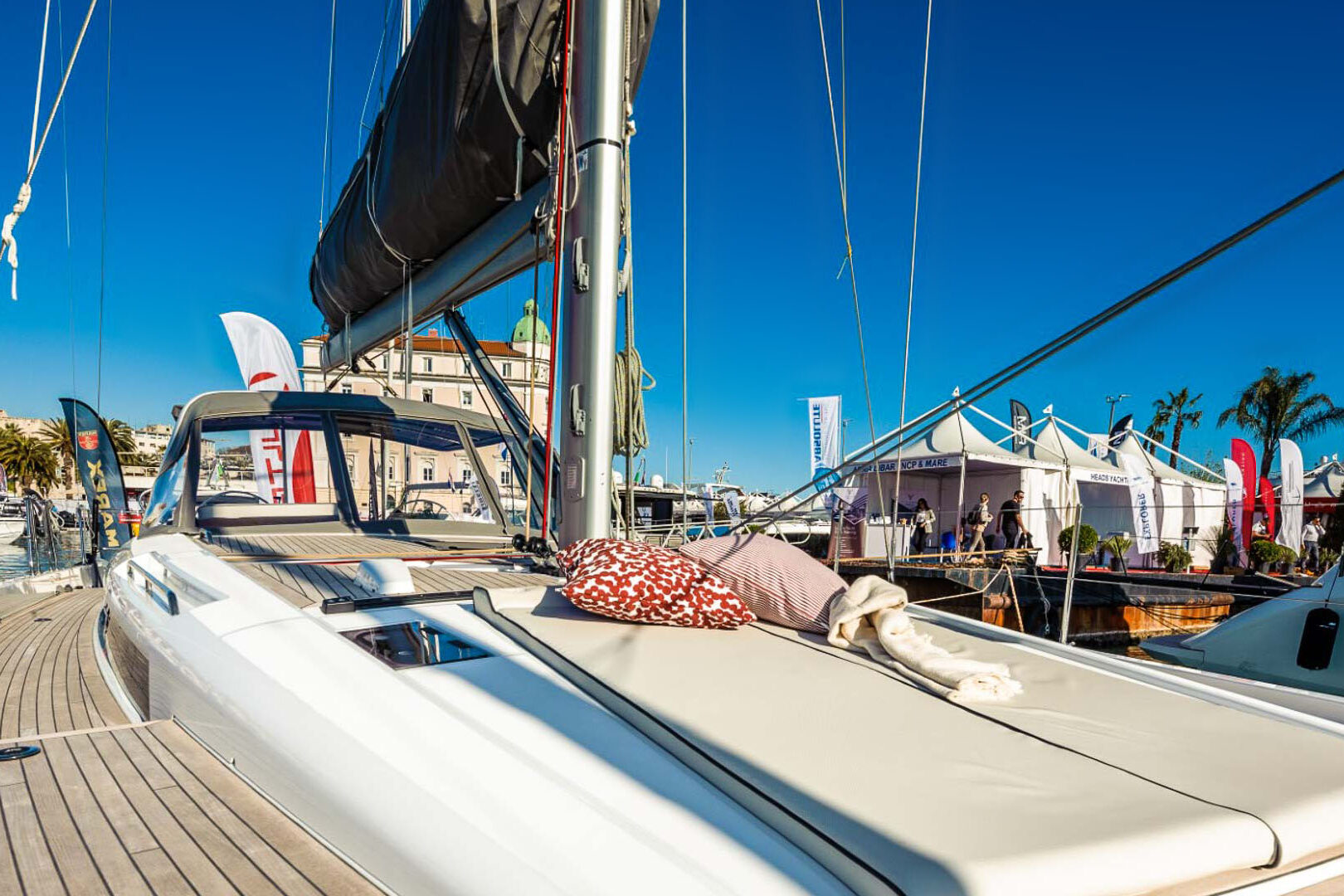 Oceanis Yacht 54 front view