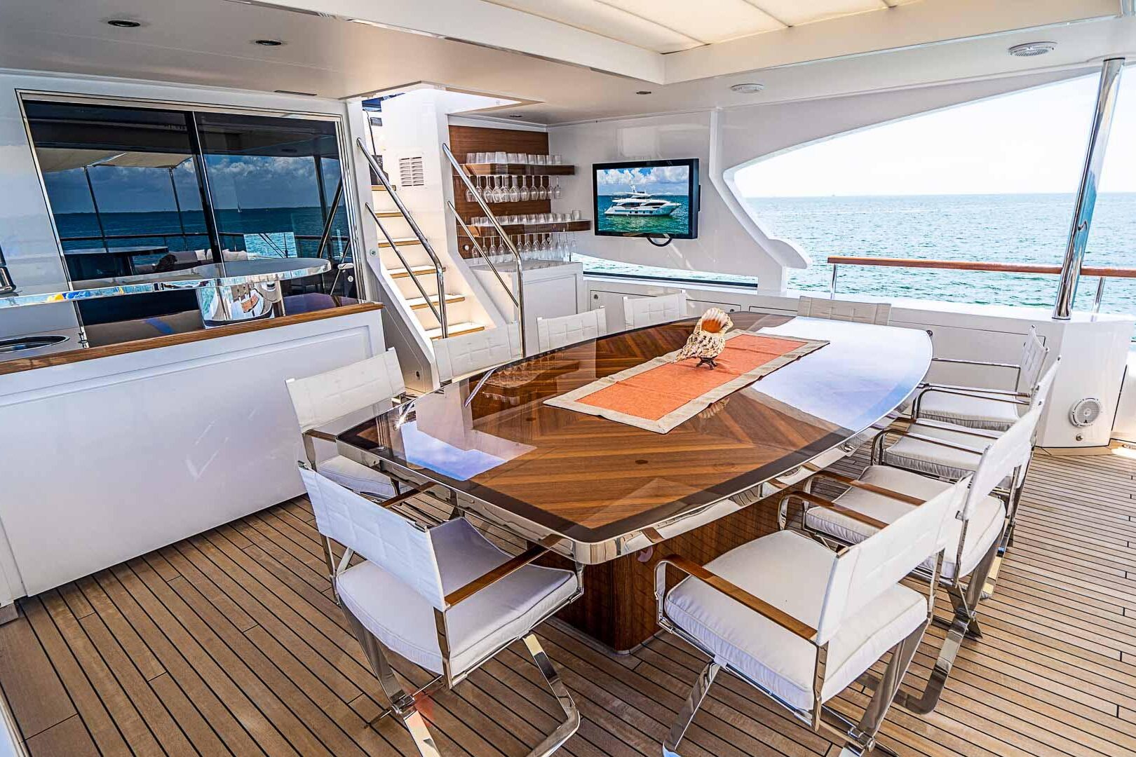 Benetti Delfino 95 Sundeck Dining