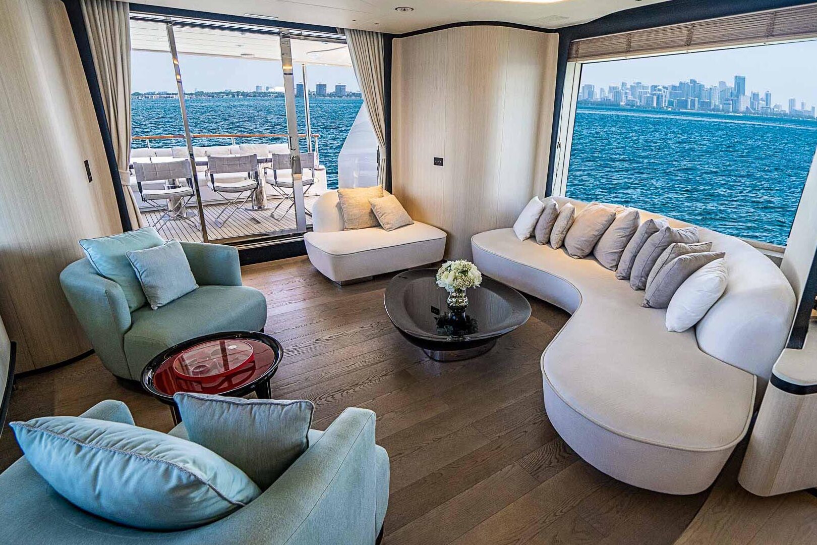 Benetti Delfino 95 Salon