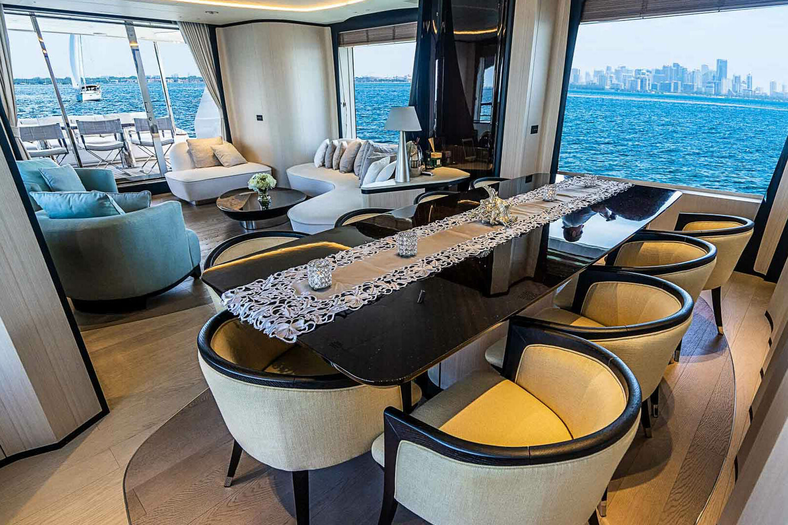 Benetti Delfino 95 Dining
