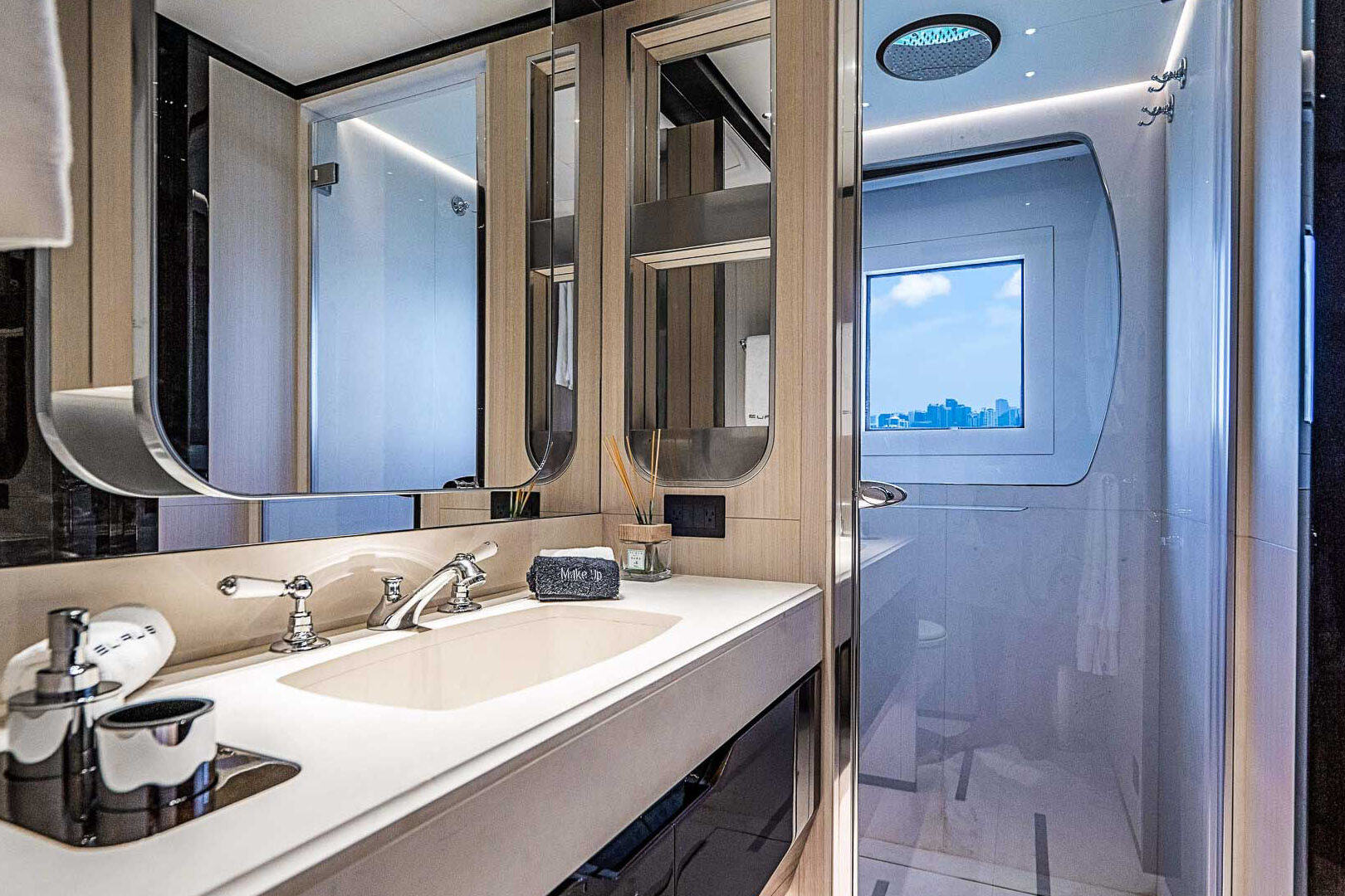 Benetti Delfino 95 Twin Head
