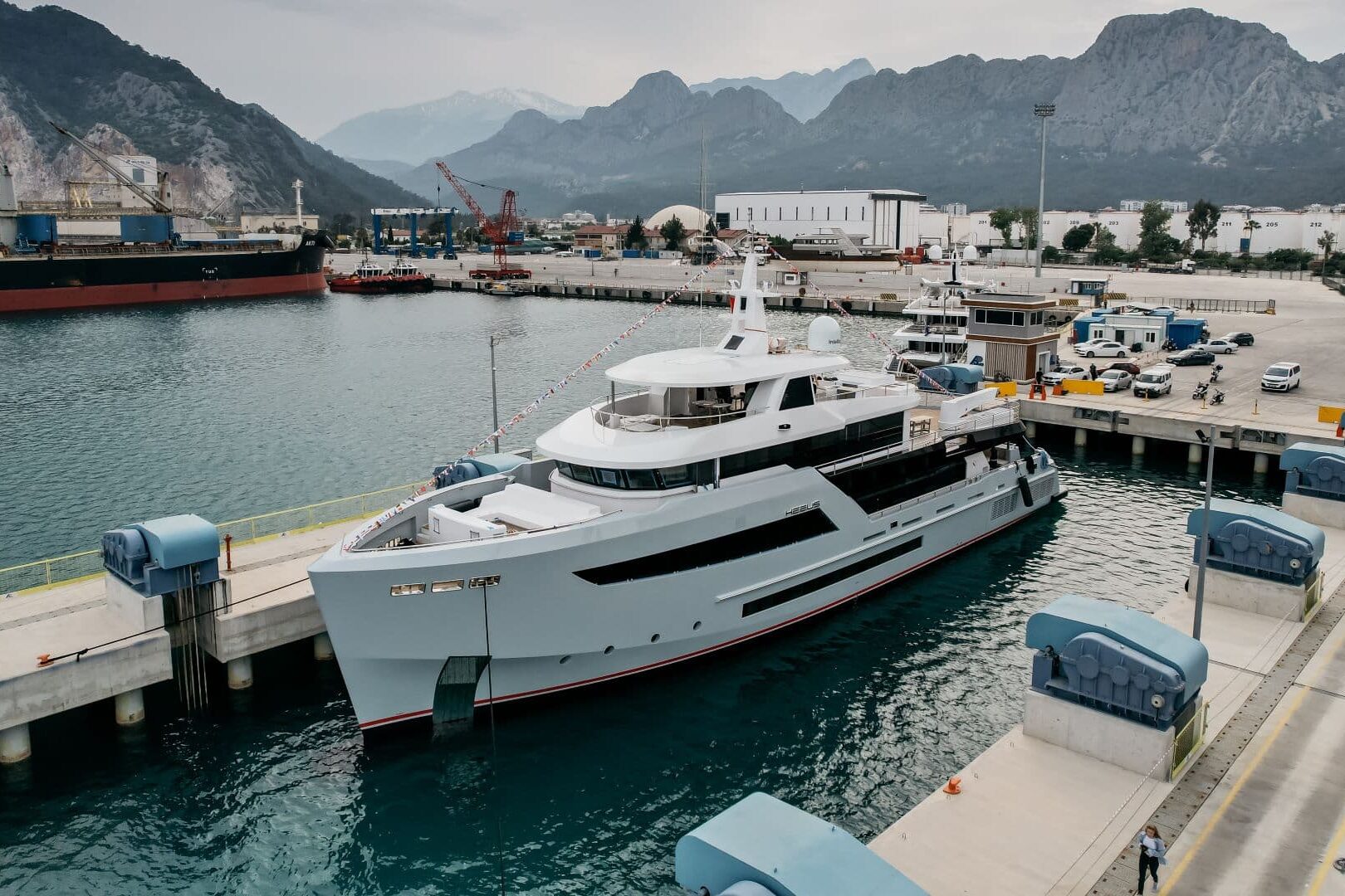 Bering B145 explorer yacht