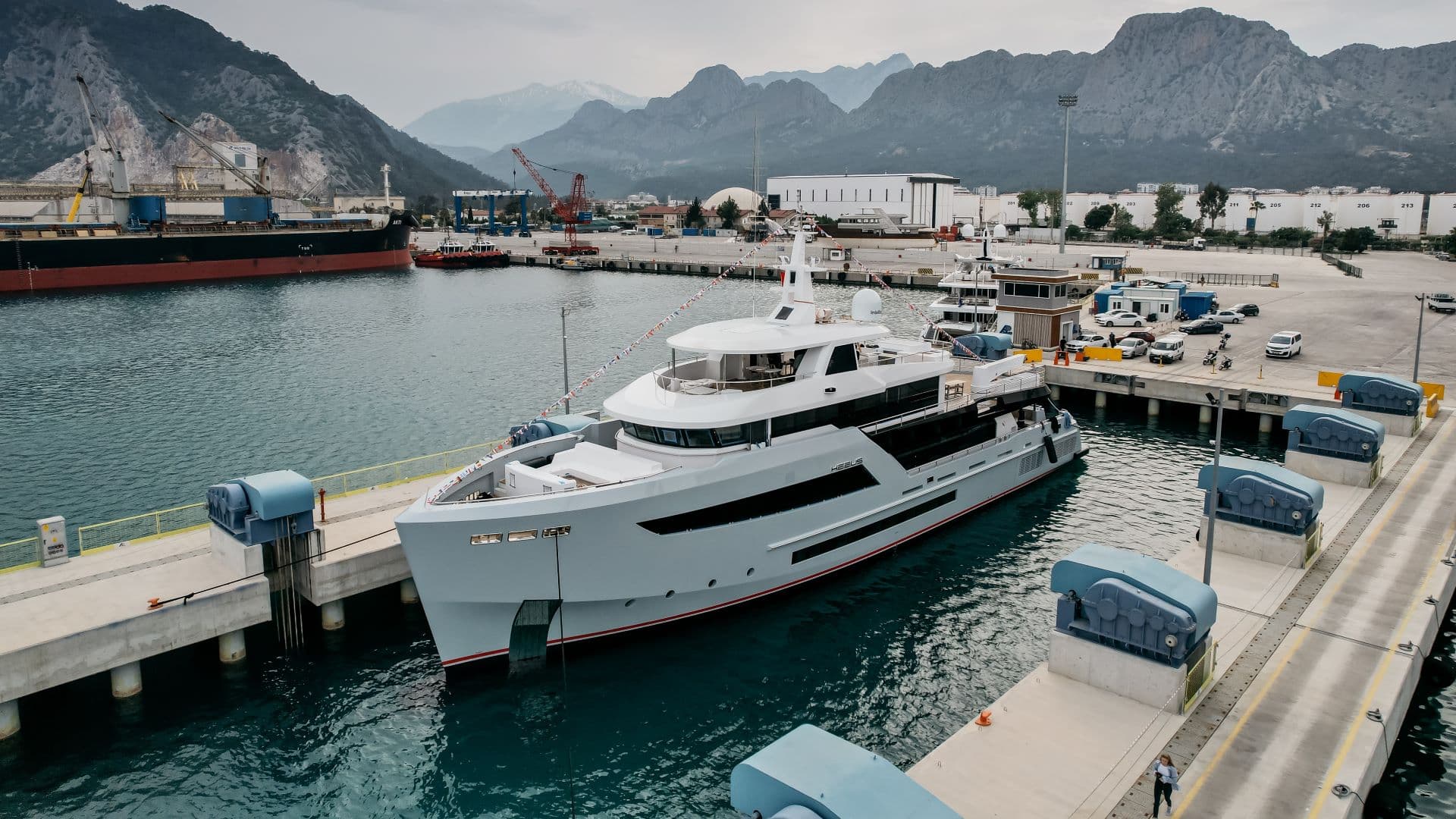 Bering B145 explorer yacht