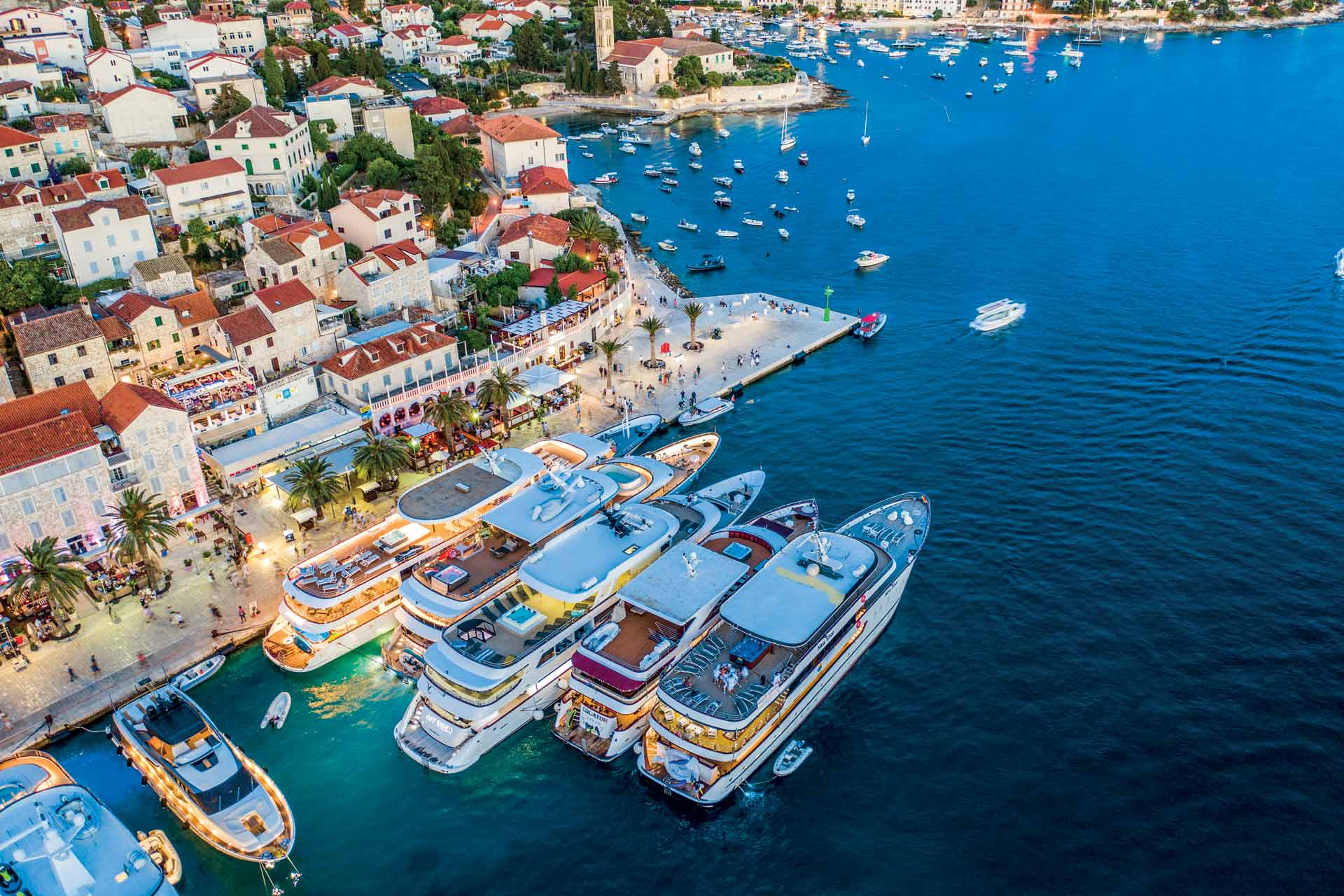 town hvar Yacht Charter 