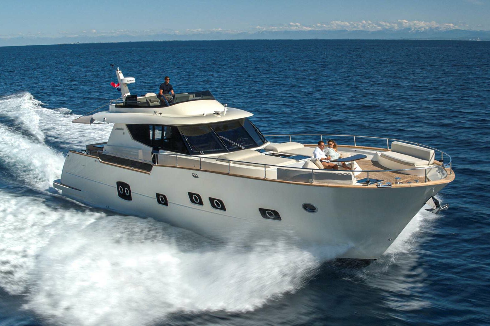 Luxury yacht Panta Rei front cruising