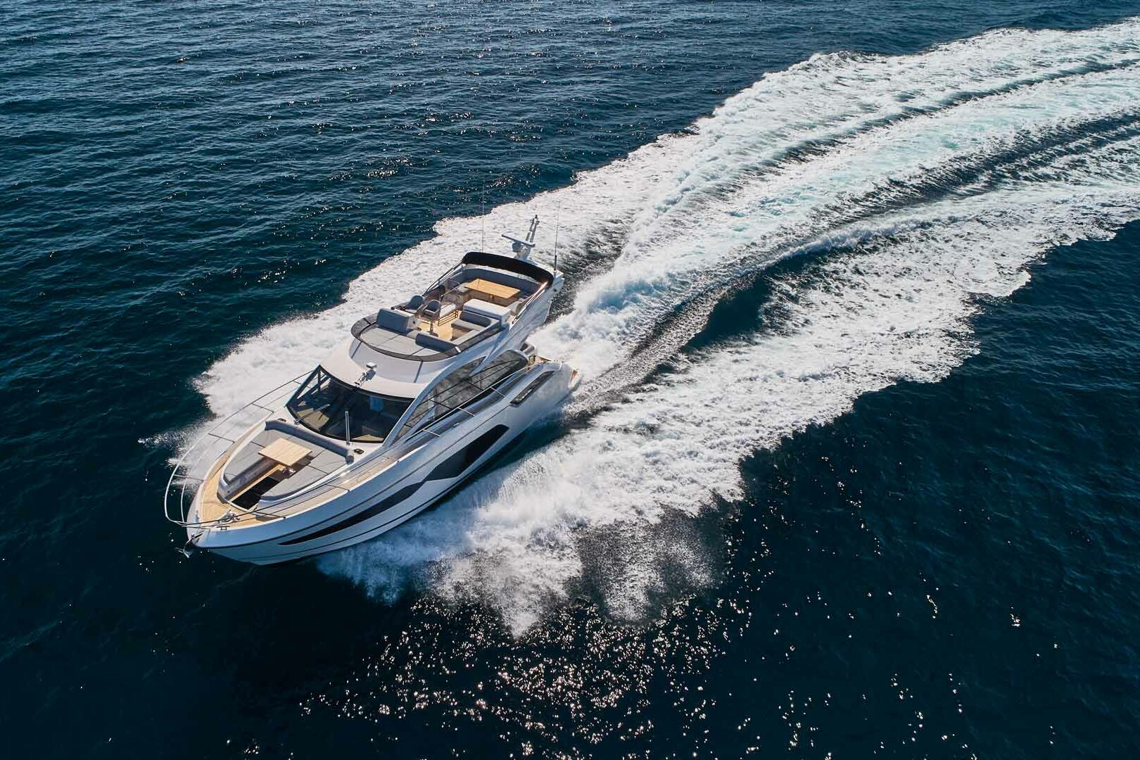 Sunseeker Manhattan 55 Apolo aereal view cruising