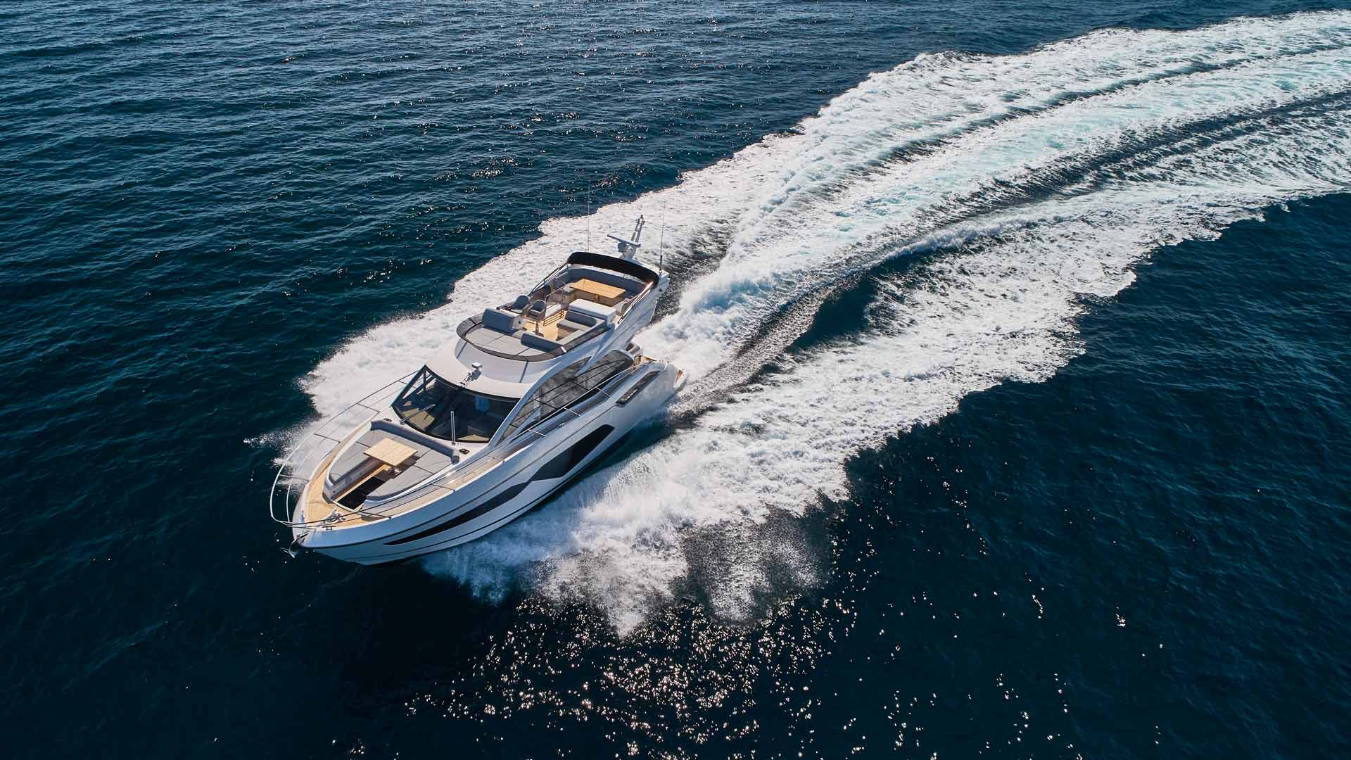 Sunseeker Manhattan 55 Apolo aereal view cruising