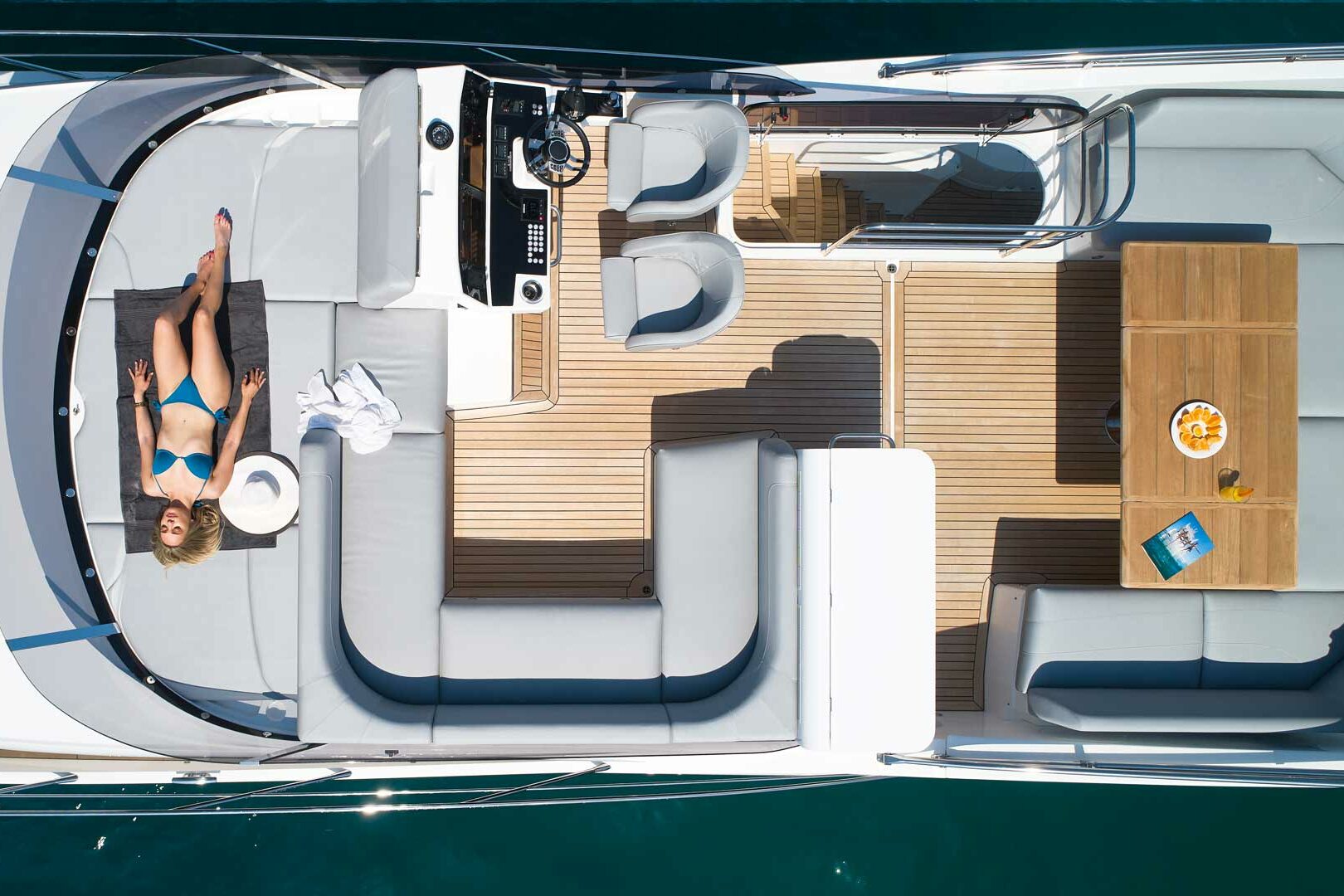 Sunseeker Manhattan 55 Apolo flybridge view