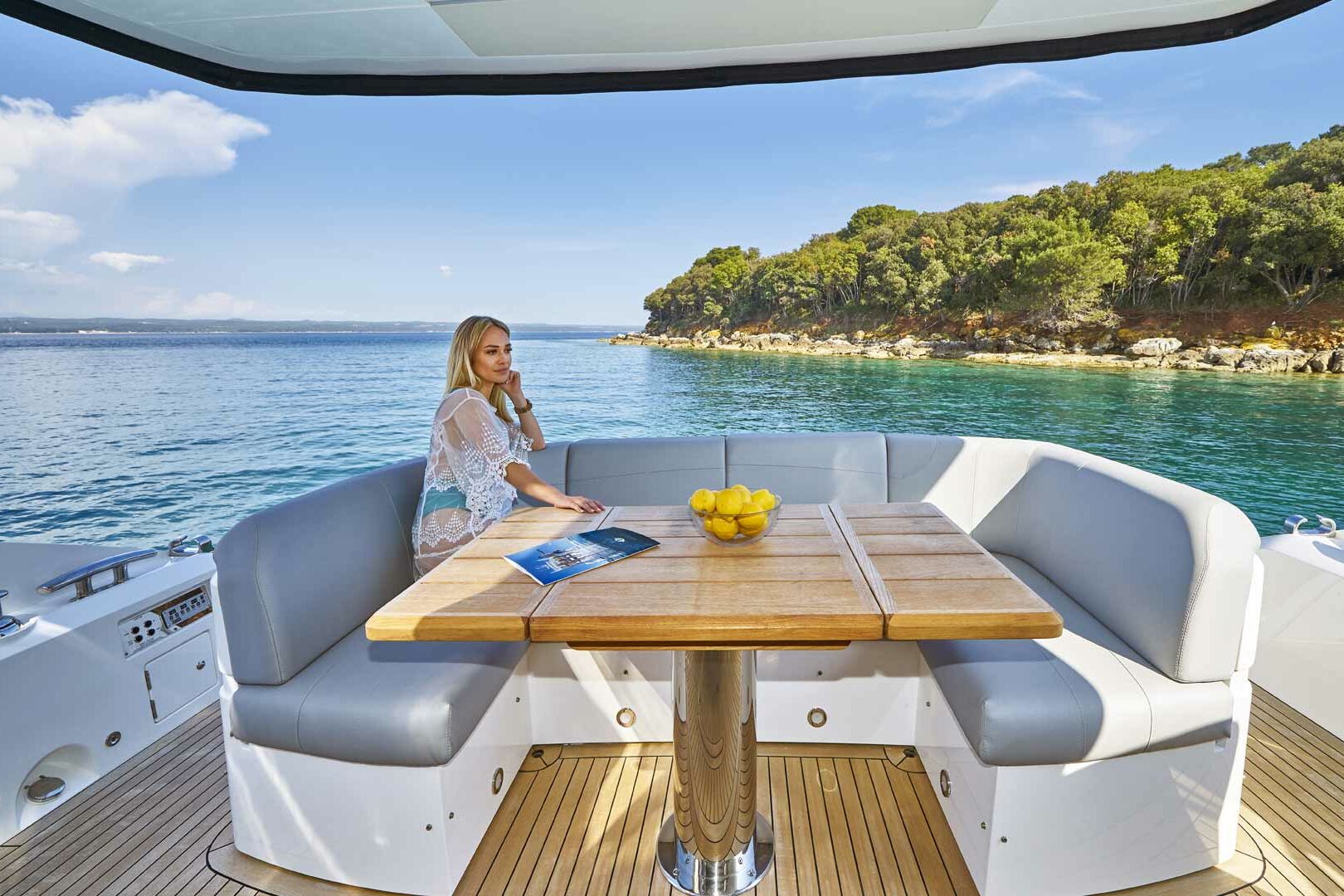 Sunseeker Manhattan 55 Apolo aft view