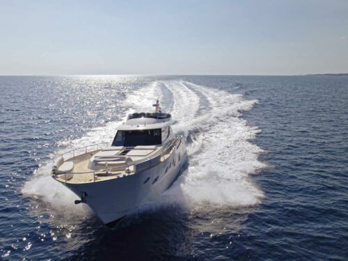 Luxury yacht Panta Rei fast cruising