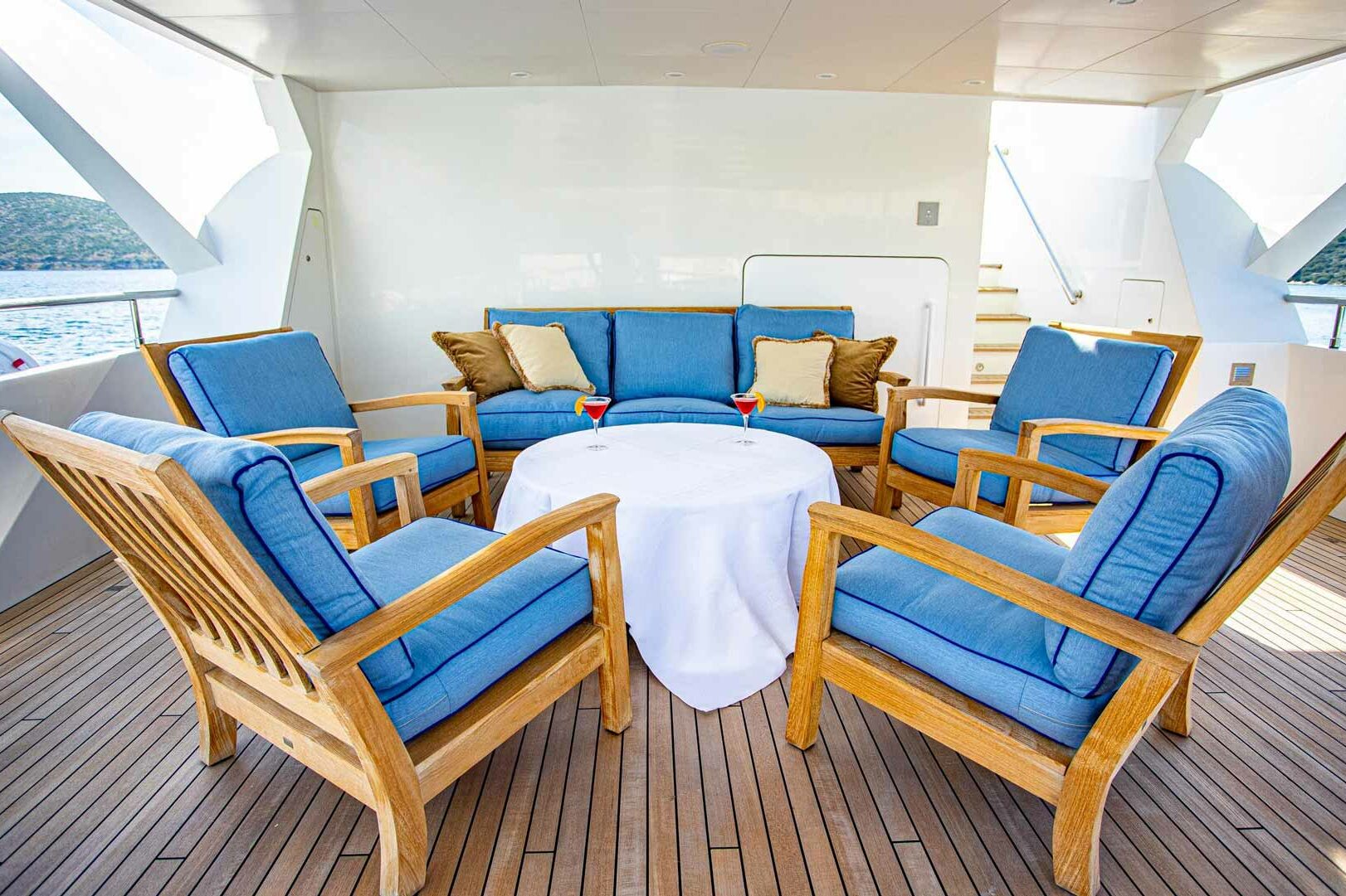 Milaya lounge deck