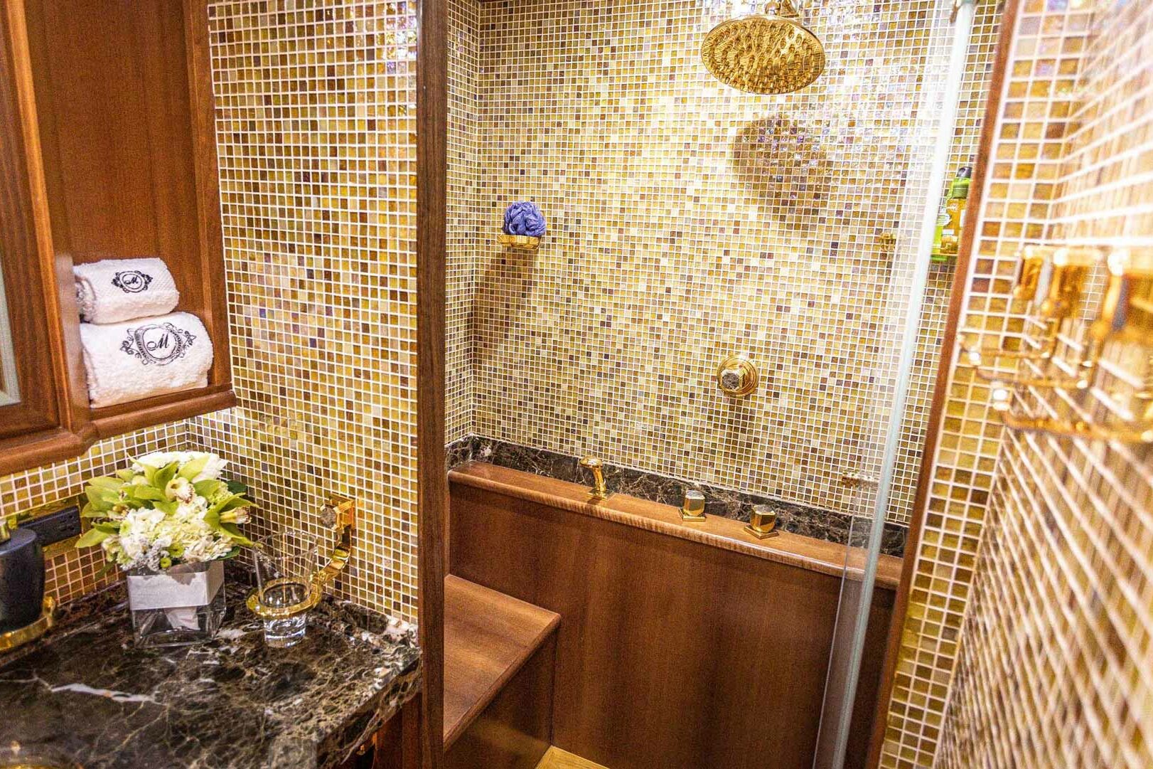 Milaya shower