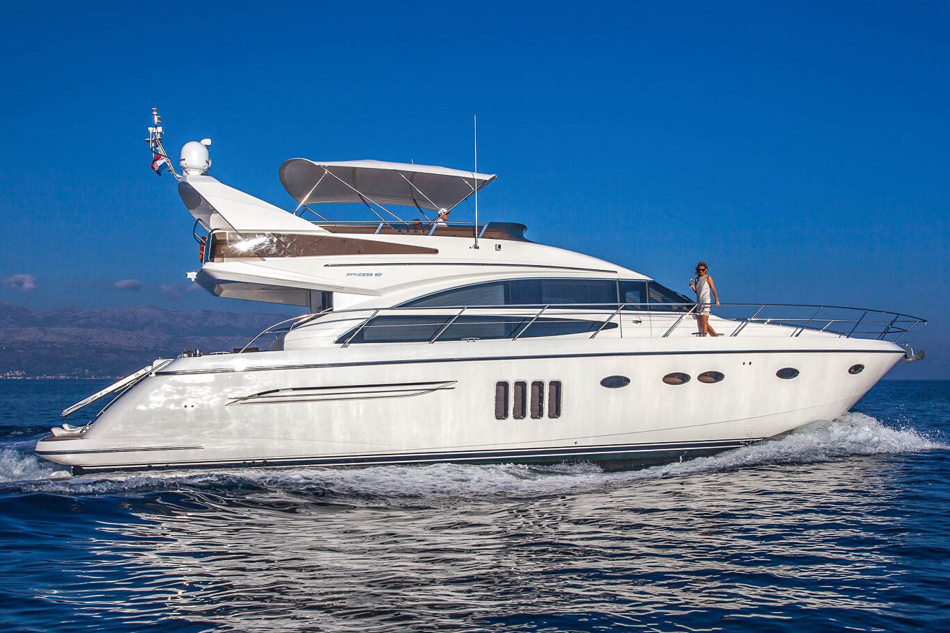 Luxury yacht Princess 62 Sassy side running