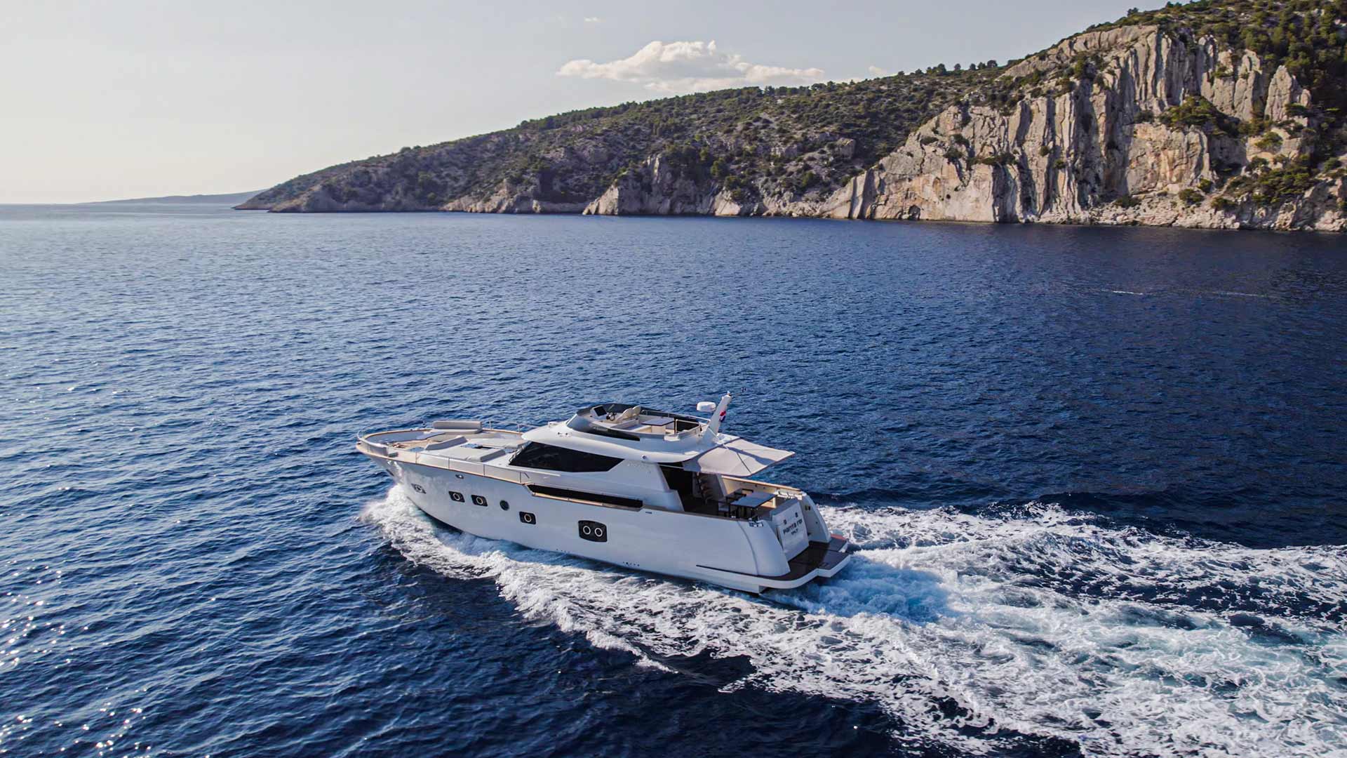 monachus 70 luxury yacht charter