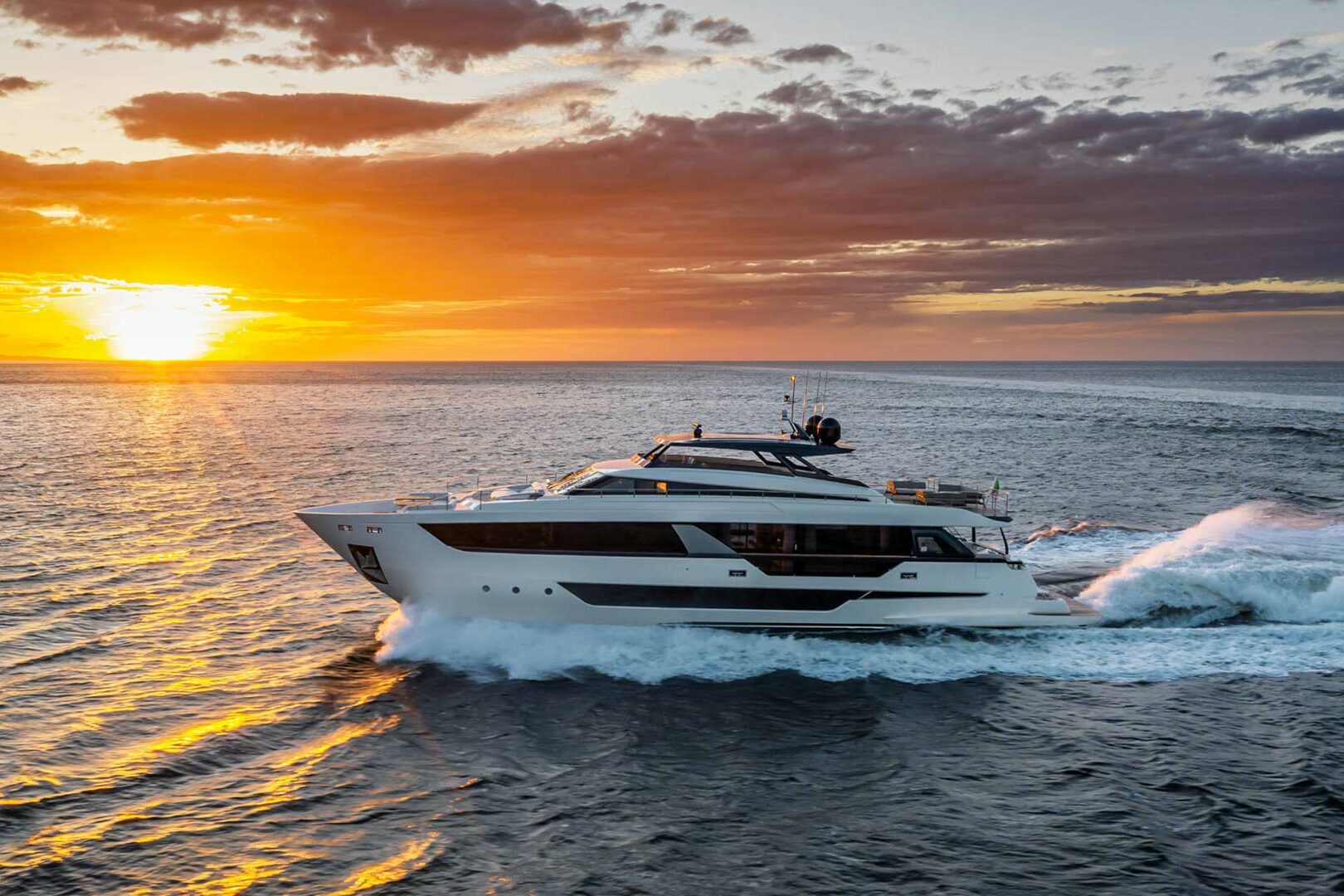 new ferretti yachts 1000 cruising