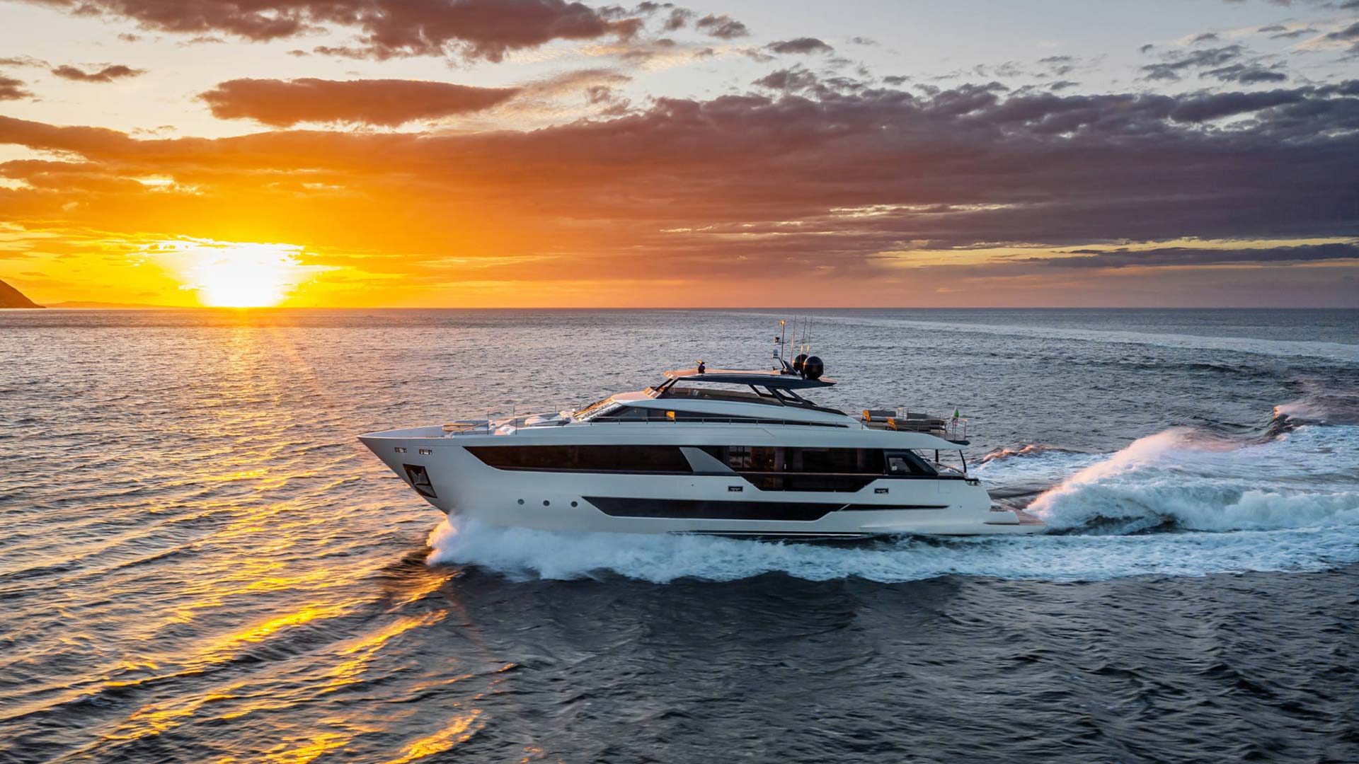 new ferretti yachts 1000 cruising