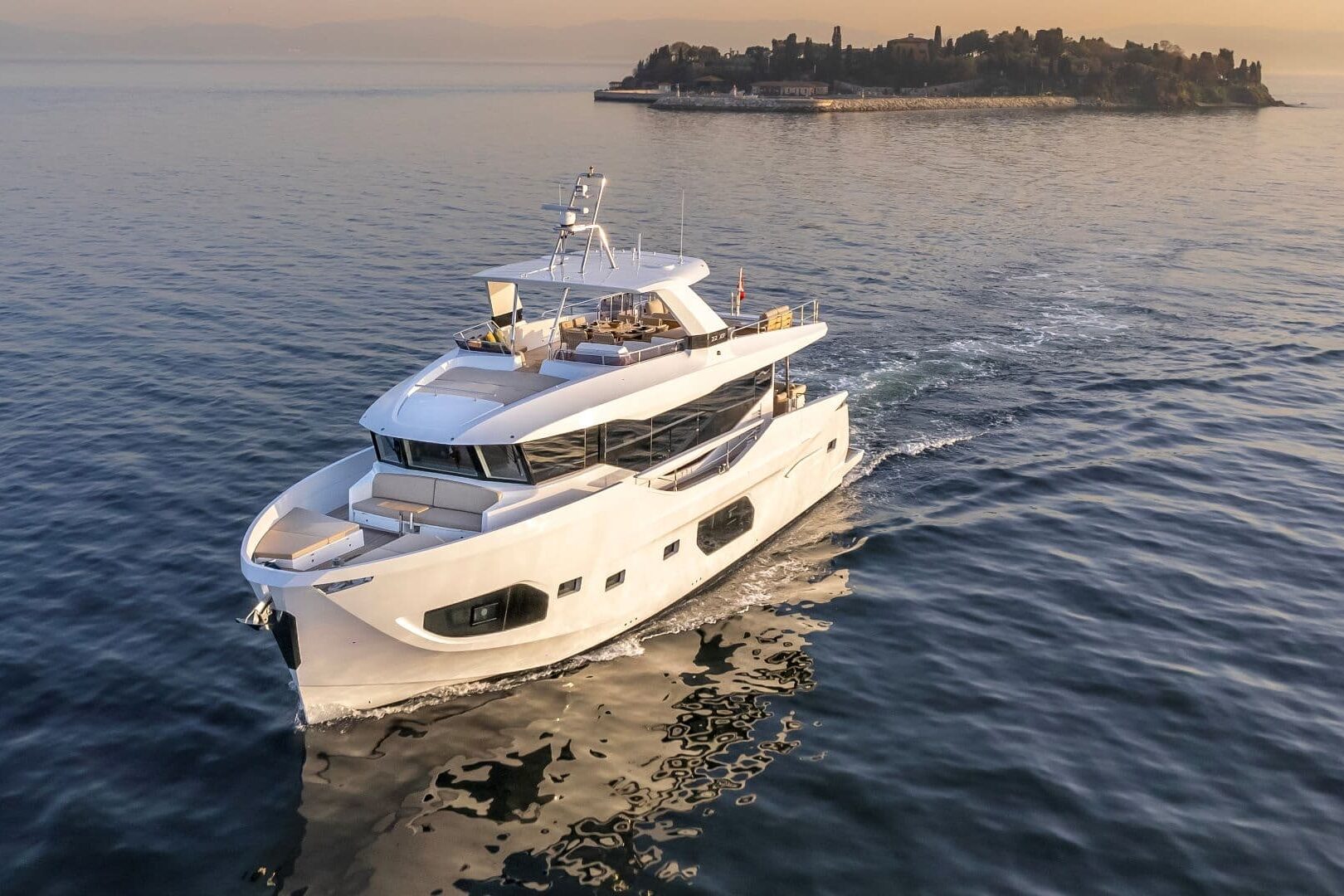 Numarine 22XP explorer yacht
