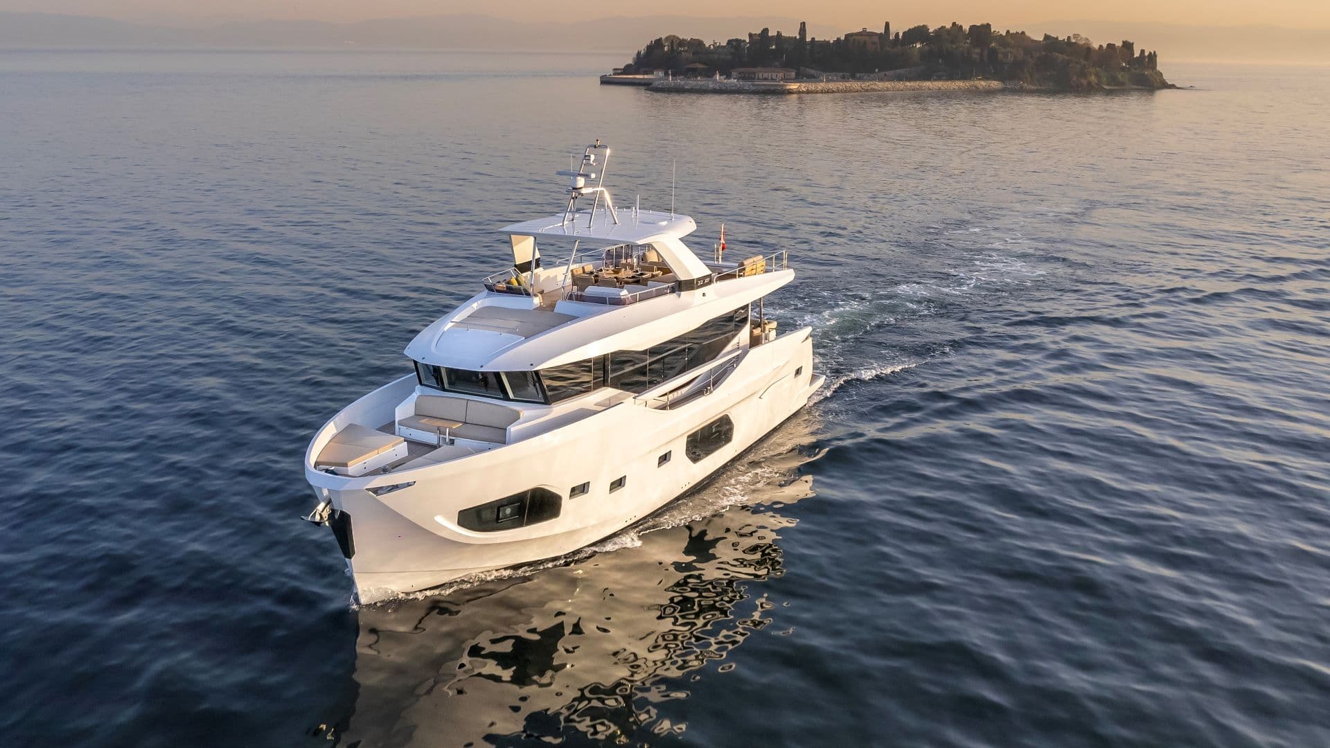Numarine 22XP explorer yacht