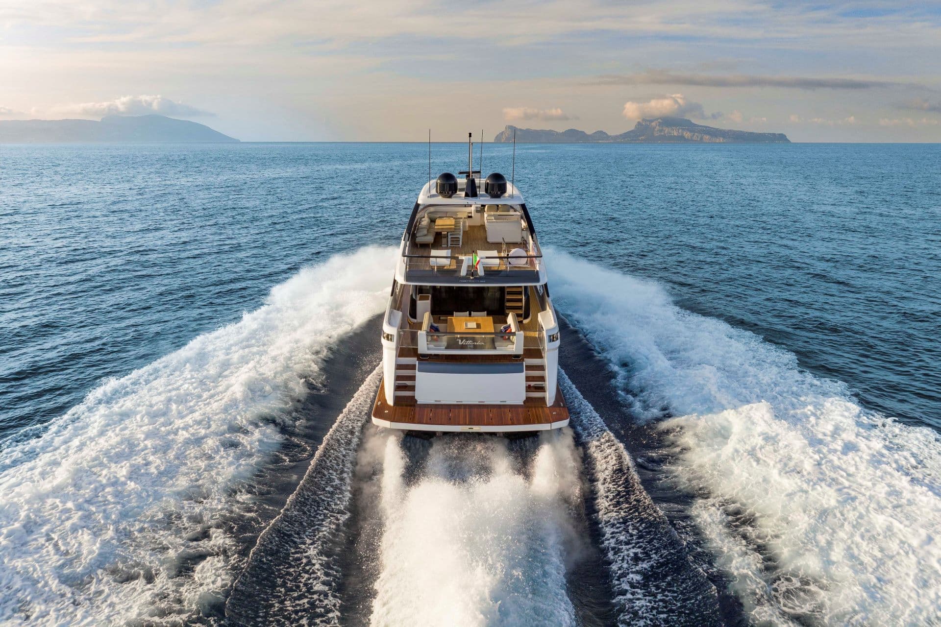 Ferretti Yachts 860 motor yacht