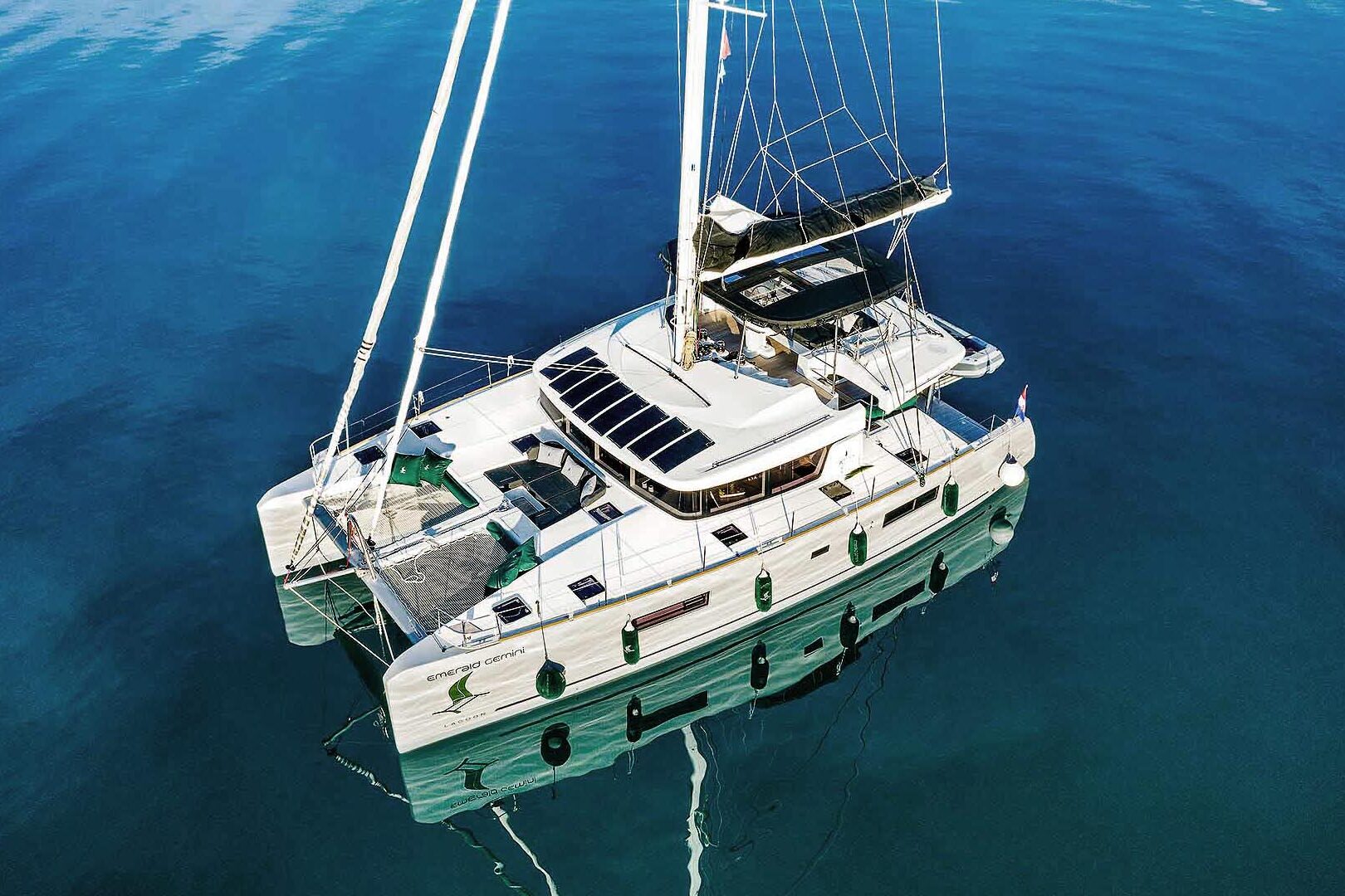 Luxury catamaran Lagoon 52 F main