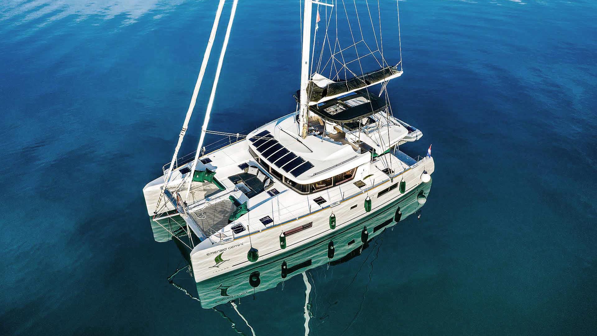 Luxury catamaran Lagoon 52 F main