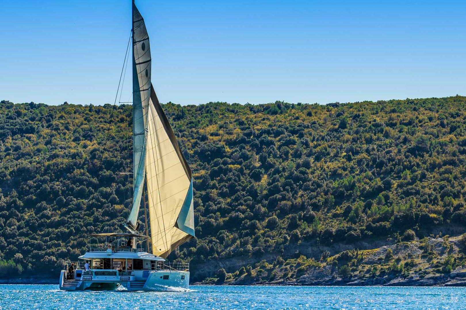 Luxury catamaran Lagoon 560 S2 sailing view