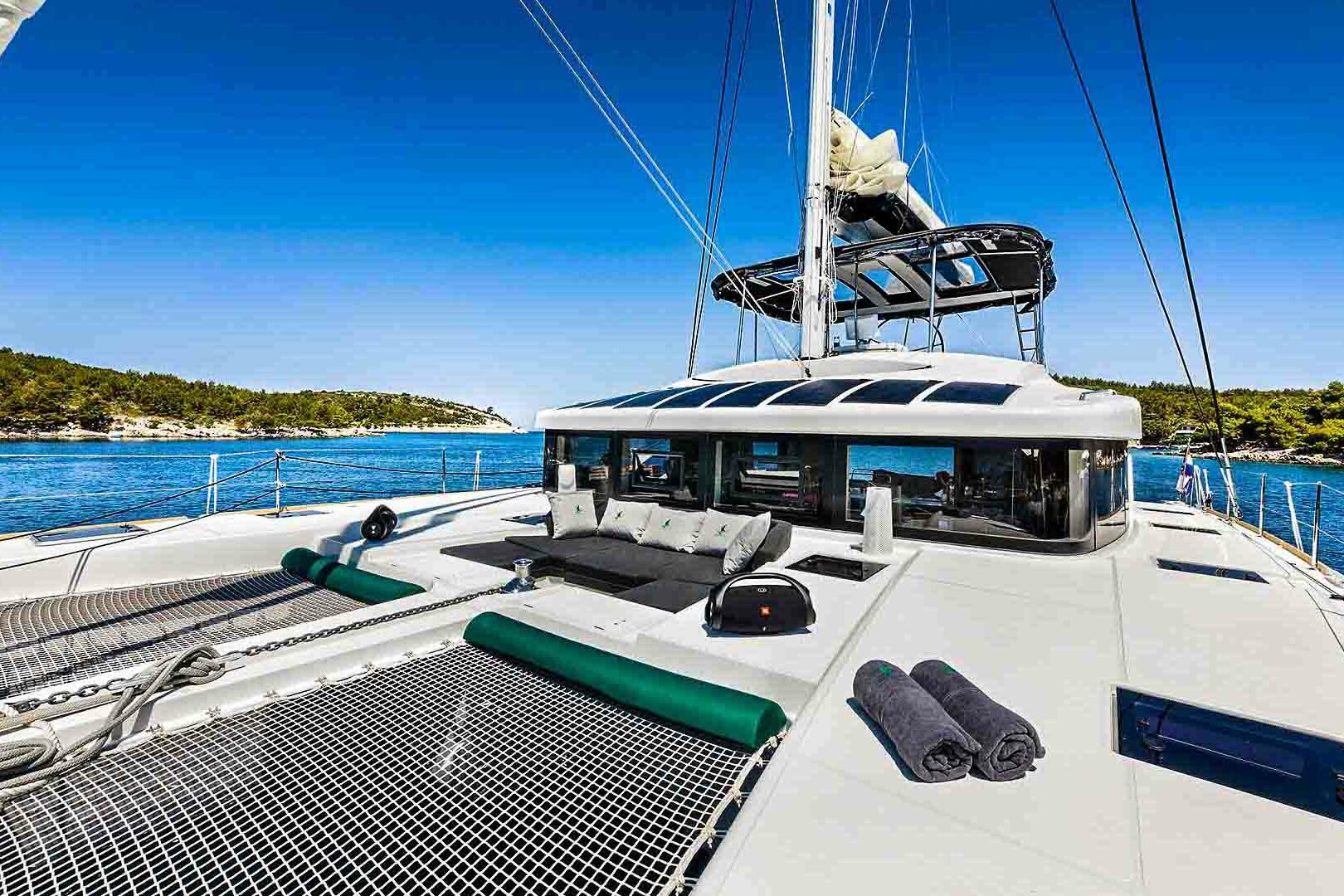 Lagoon 52 F foredeck