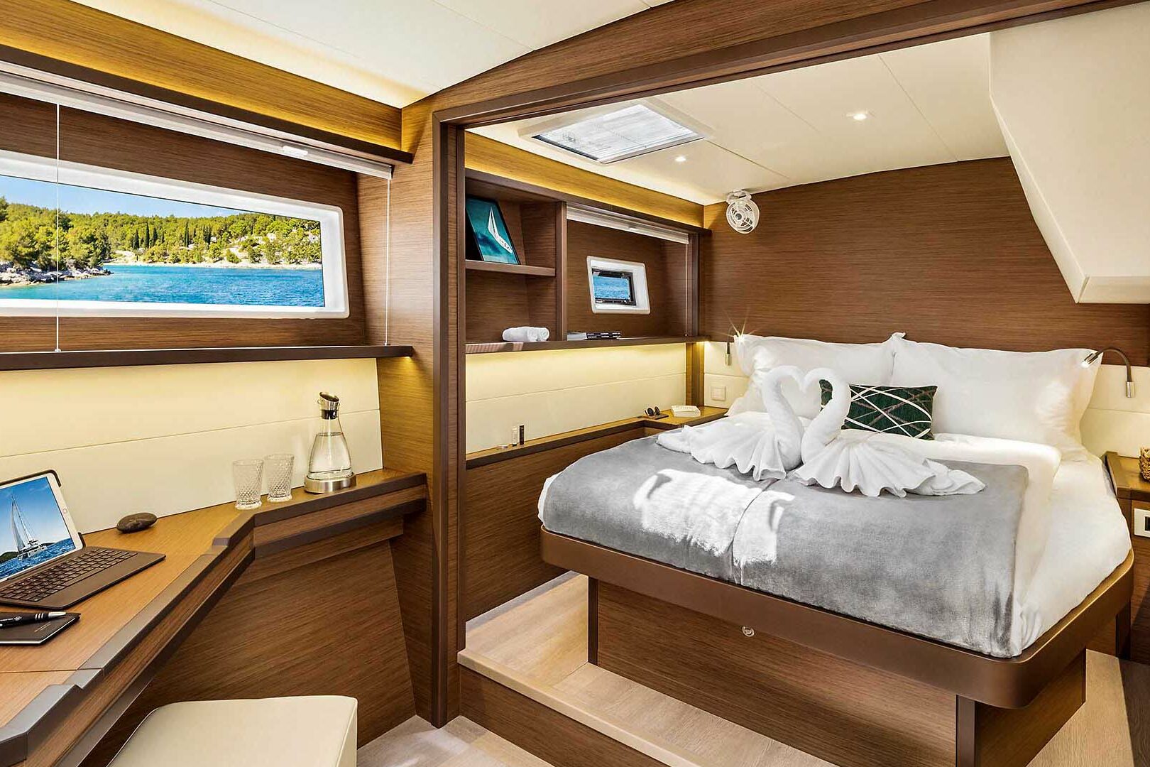 Lagoon 52 F VIP cabin