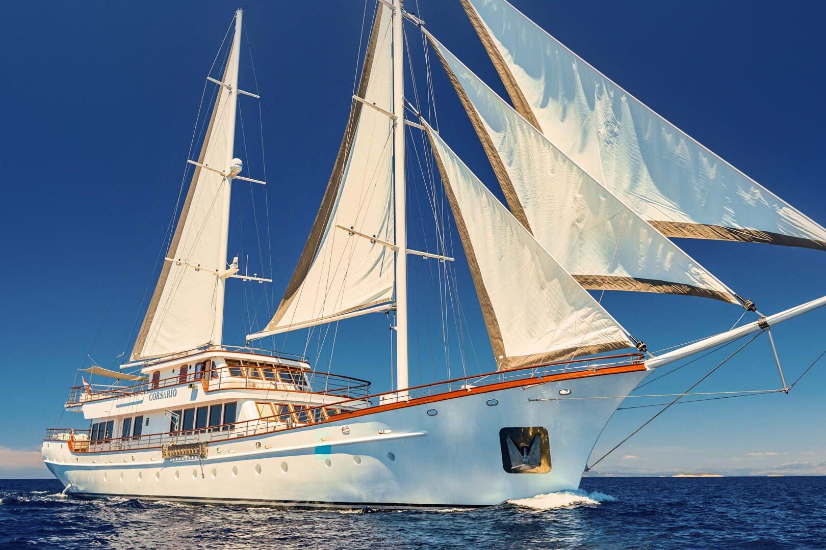 Luxury sailing yacht Corsario sailing