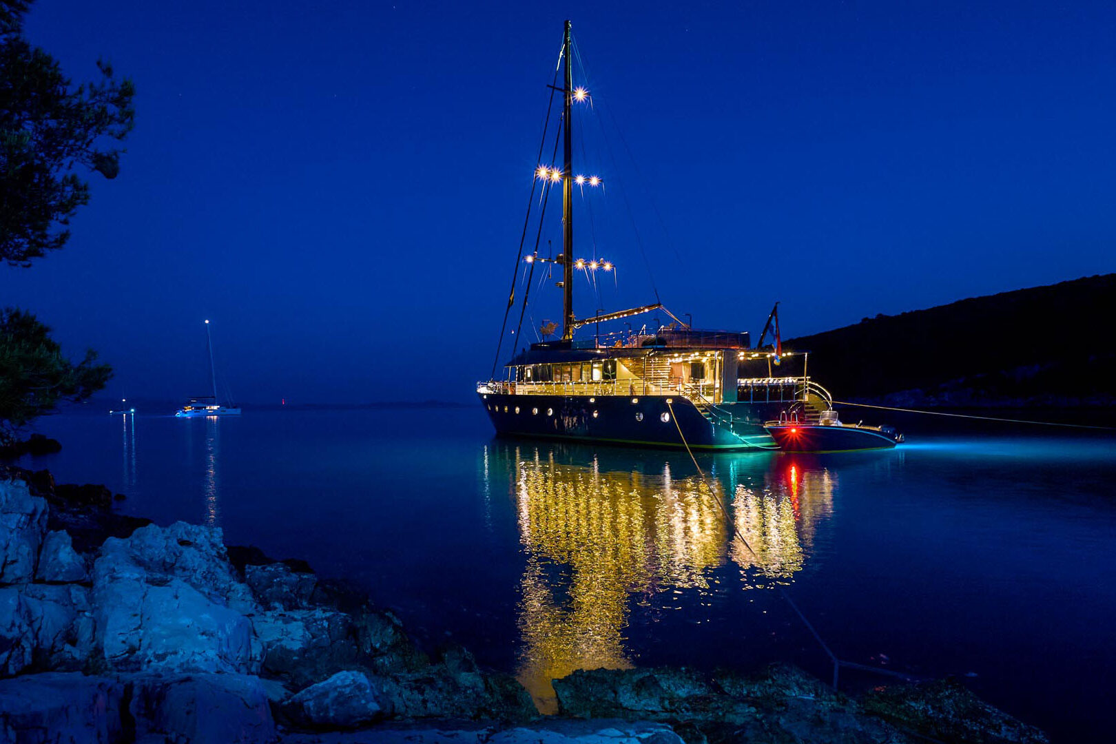 Luxury sailing yacht Rara Avis night