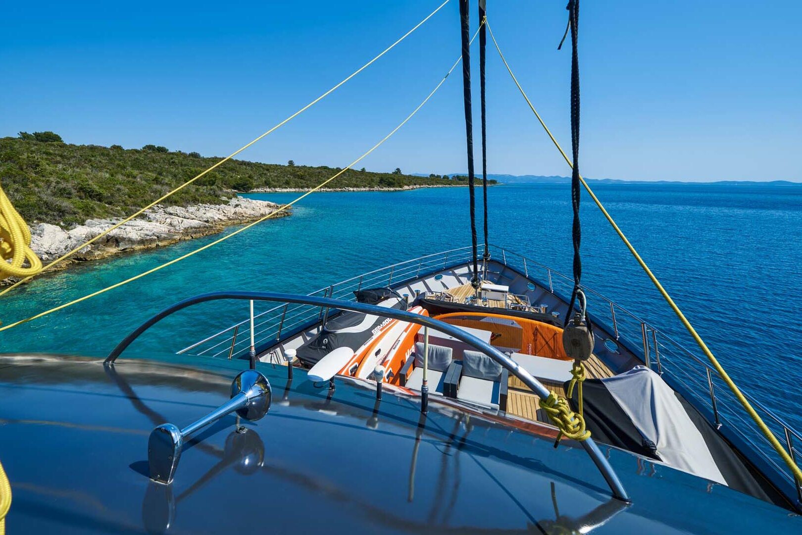 Luxury sailing yacht Rara Avis foredeck