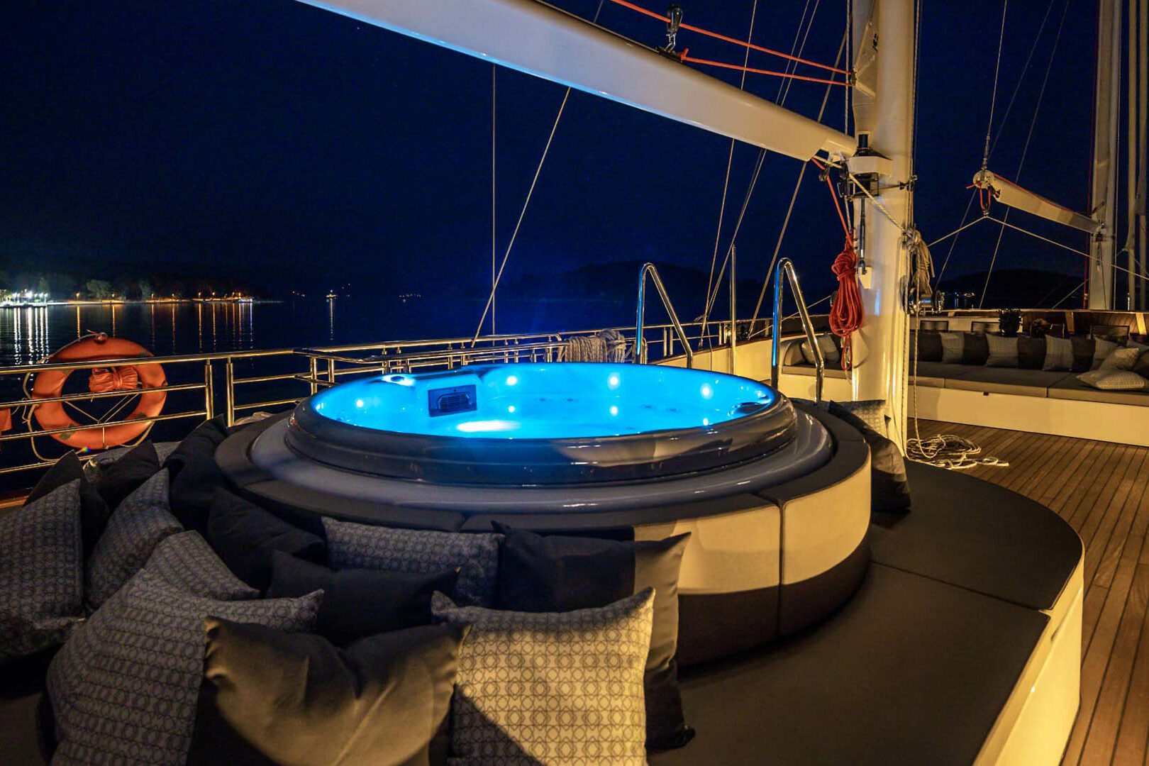 Luxury sailing yacht Love Story Jacuzzi