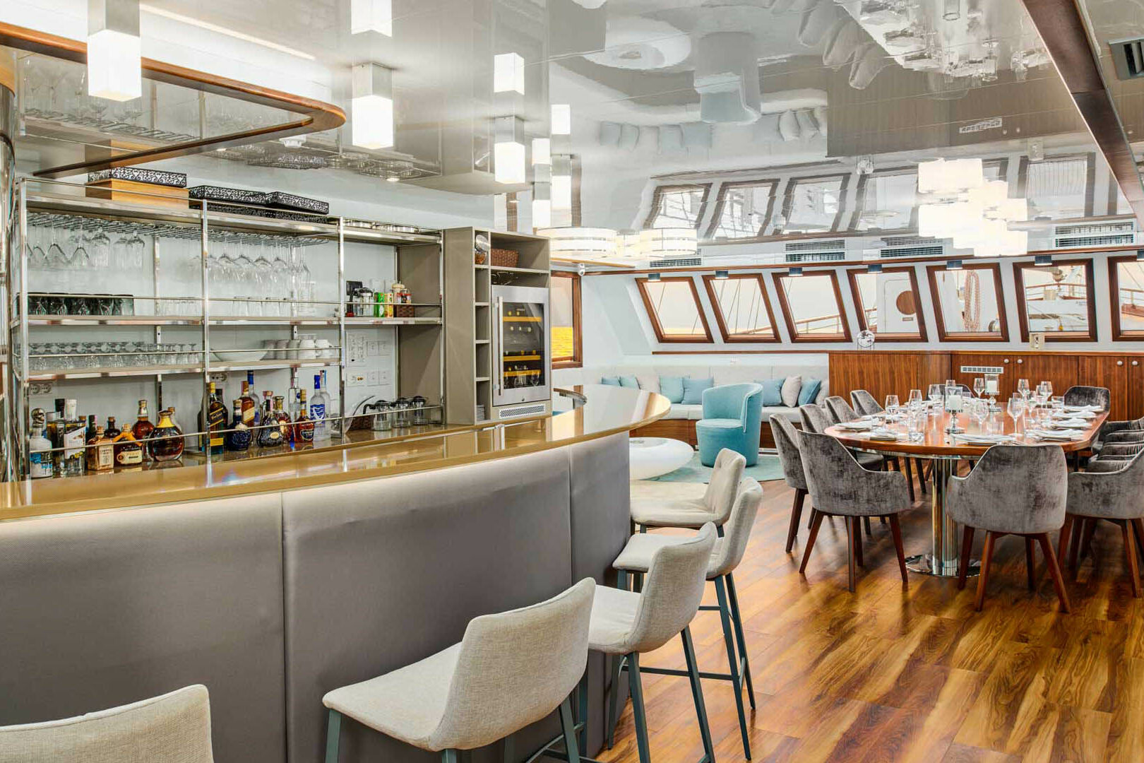 Corsario dining area
