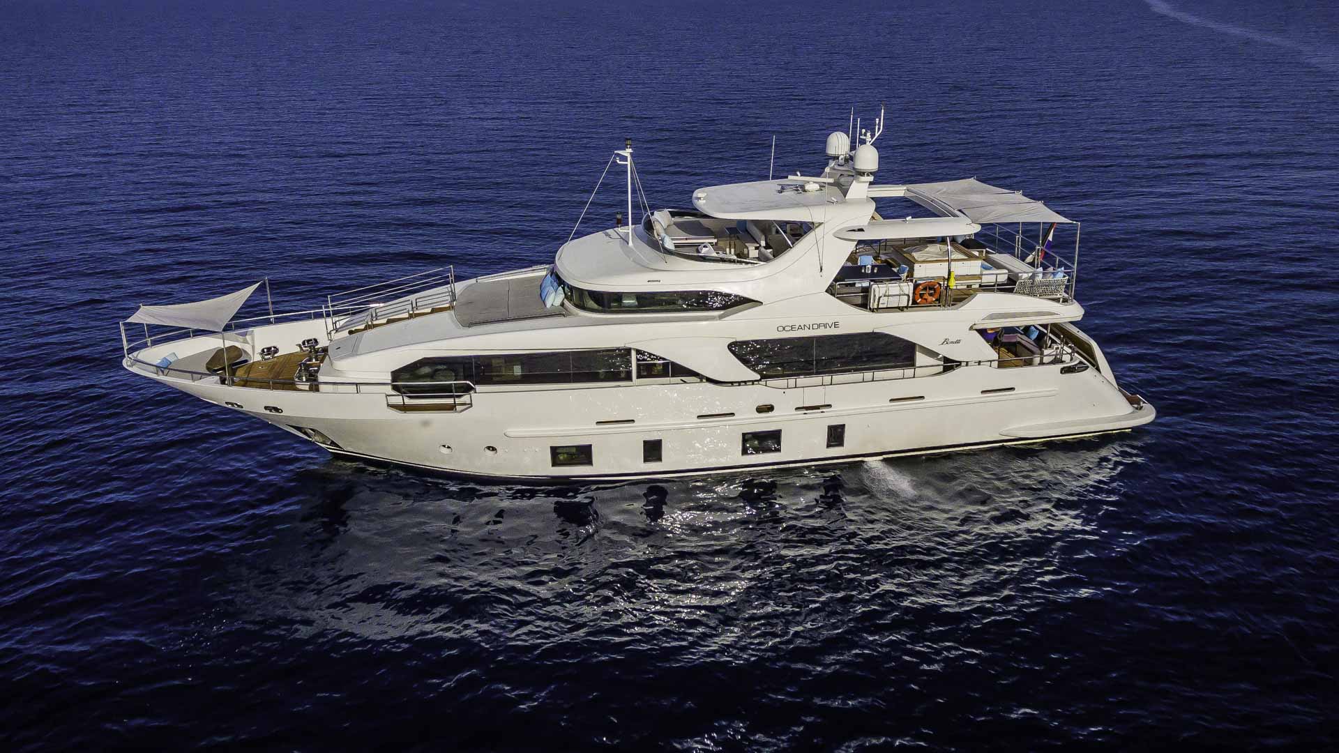 Luxury yacht Benetti Happy Me sunset port side