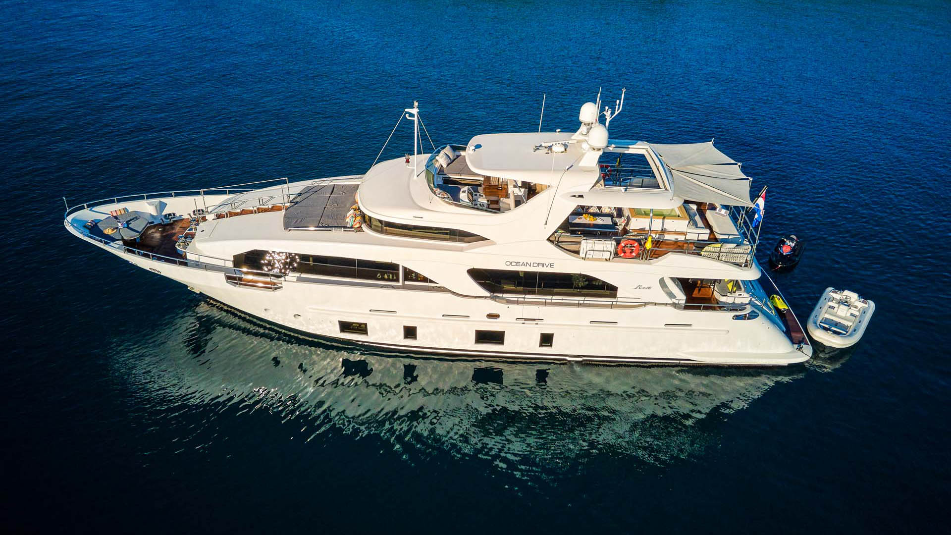 Luxury yacht Ocean Drive cruising