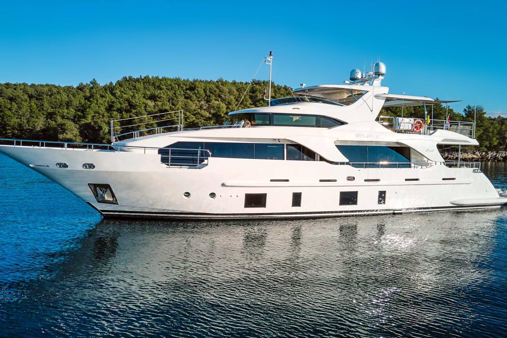 Luxury yacht Ocean Drive port side