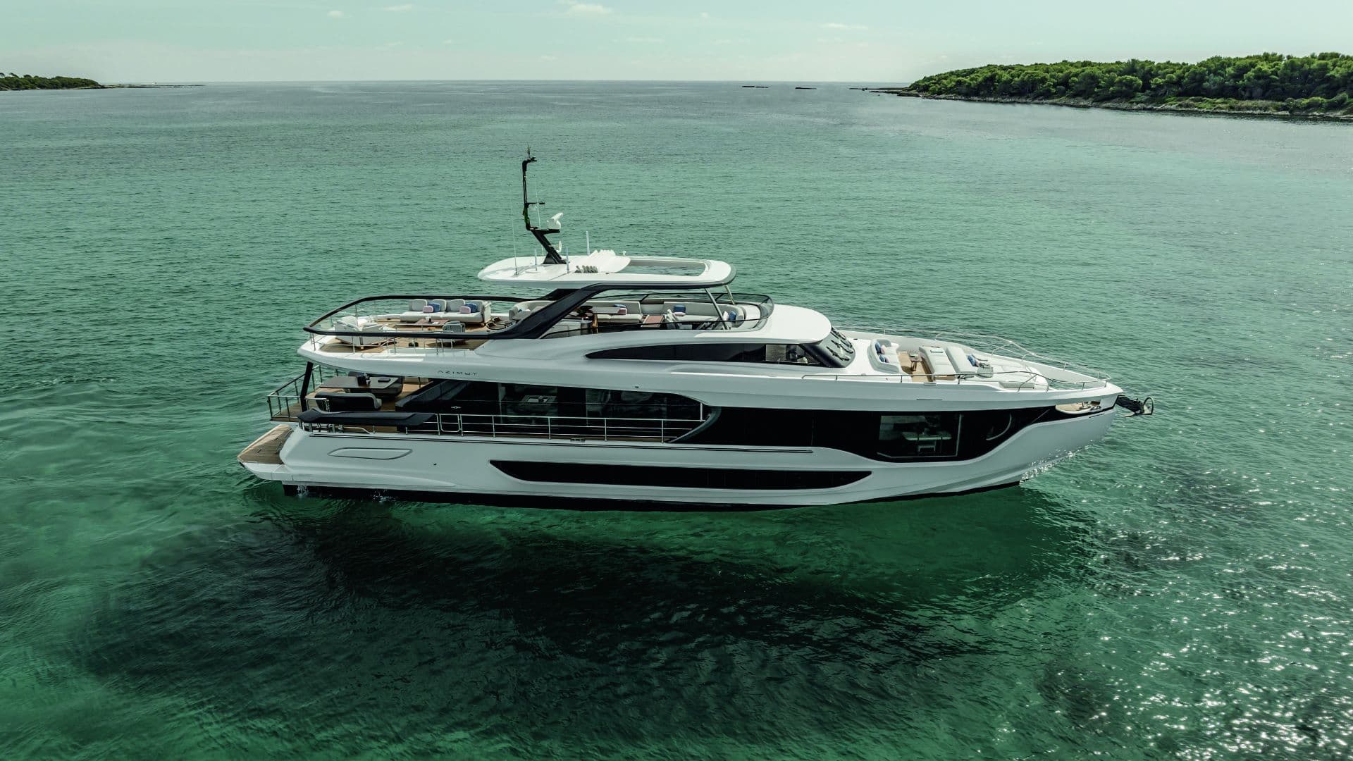 Azimut Grande 26 Metri side view